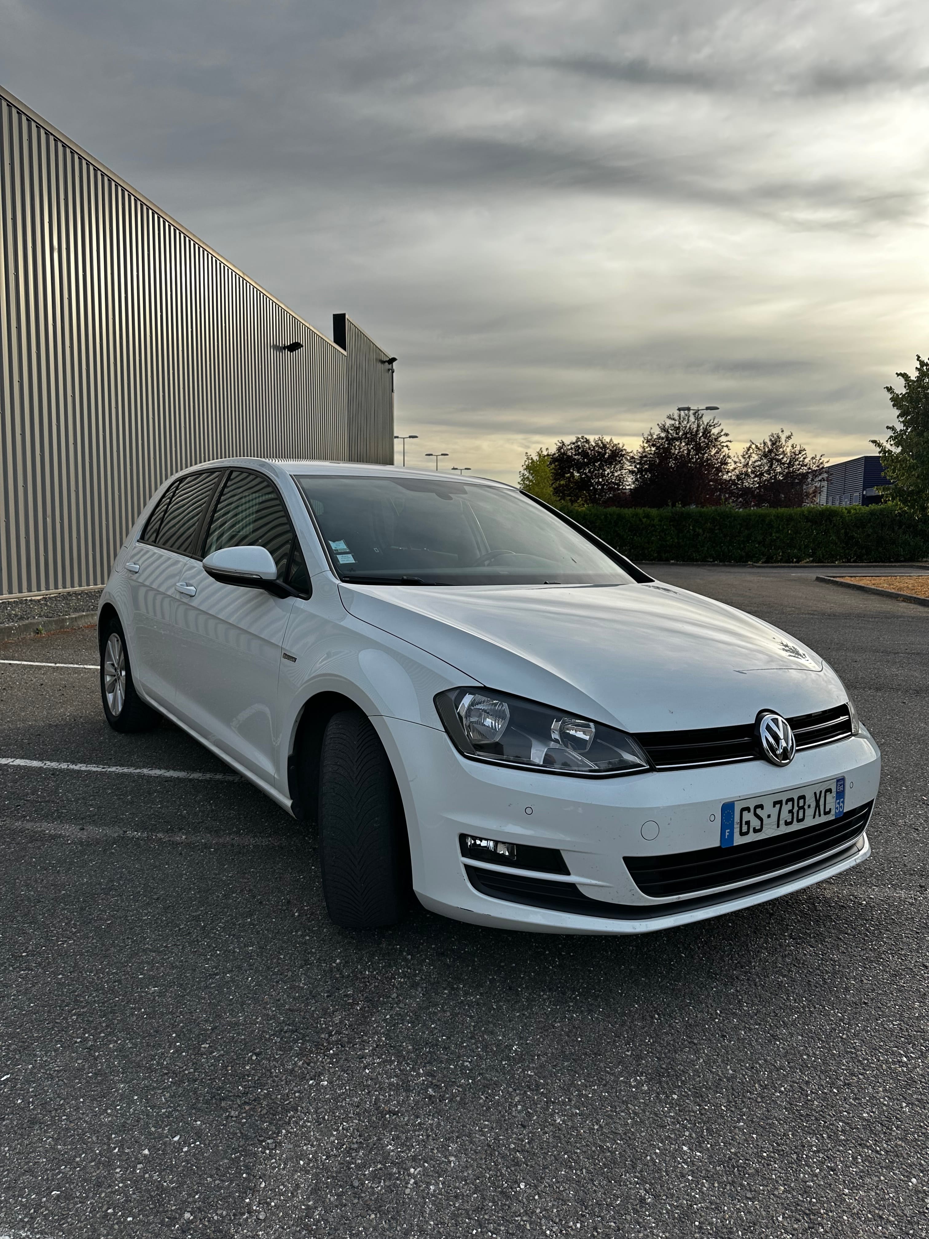 Volkswagen Golf avec Autoradio