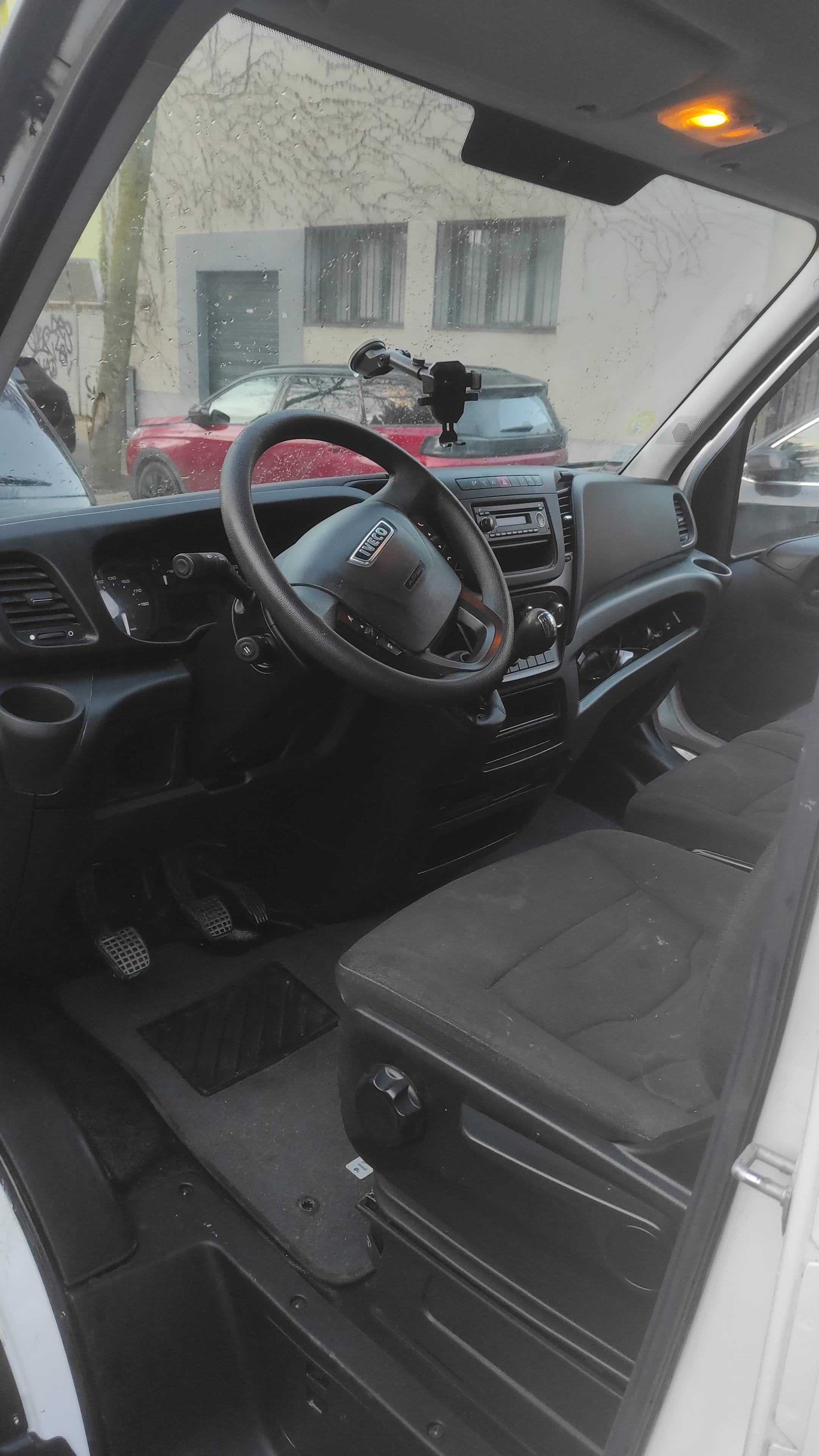 Iveco Daily 35S13 11m3 avec Audio Bluetooth