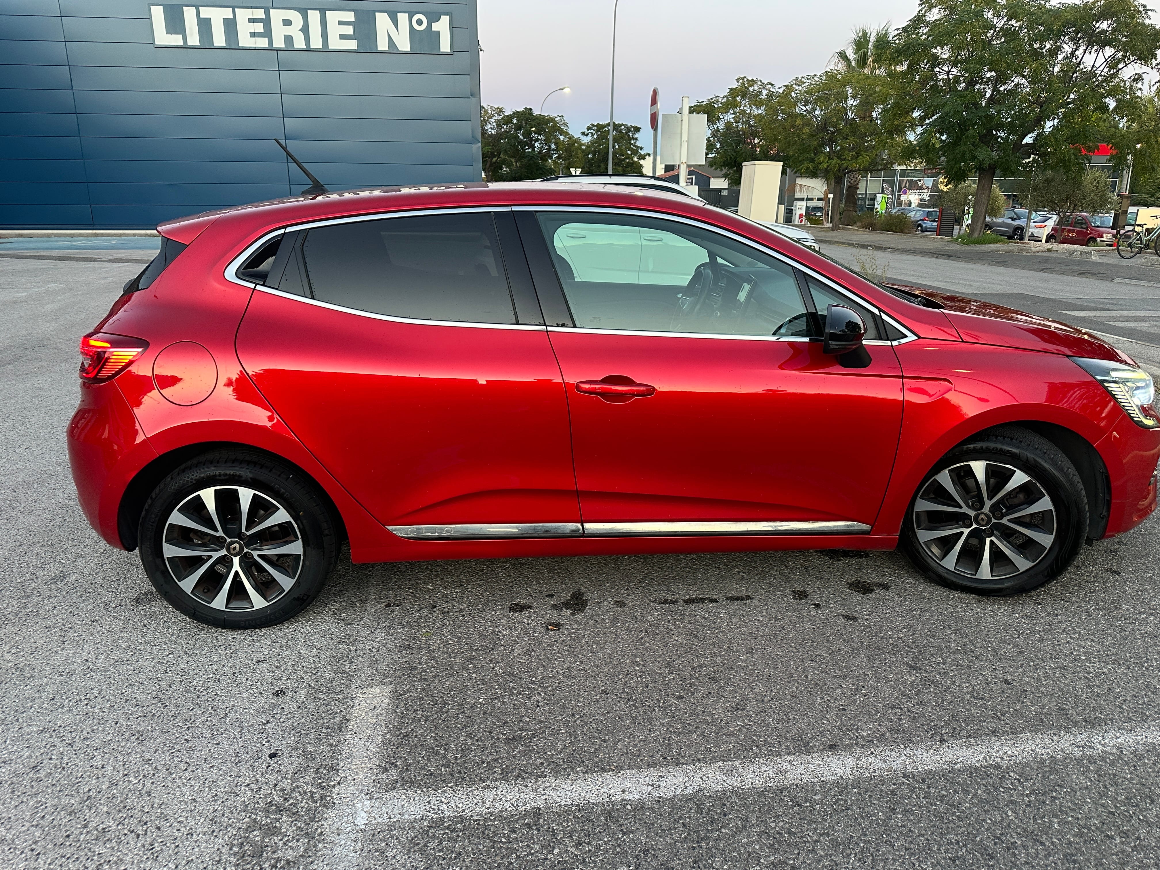 Renault Clio 1.0 TCE 100 cv INTENS avec Climatisation