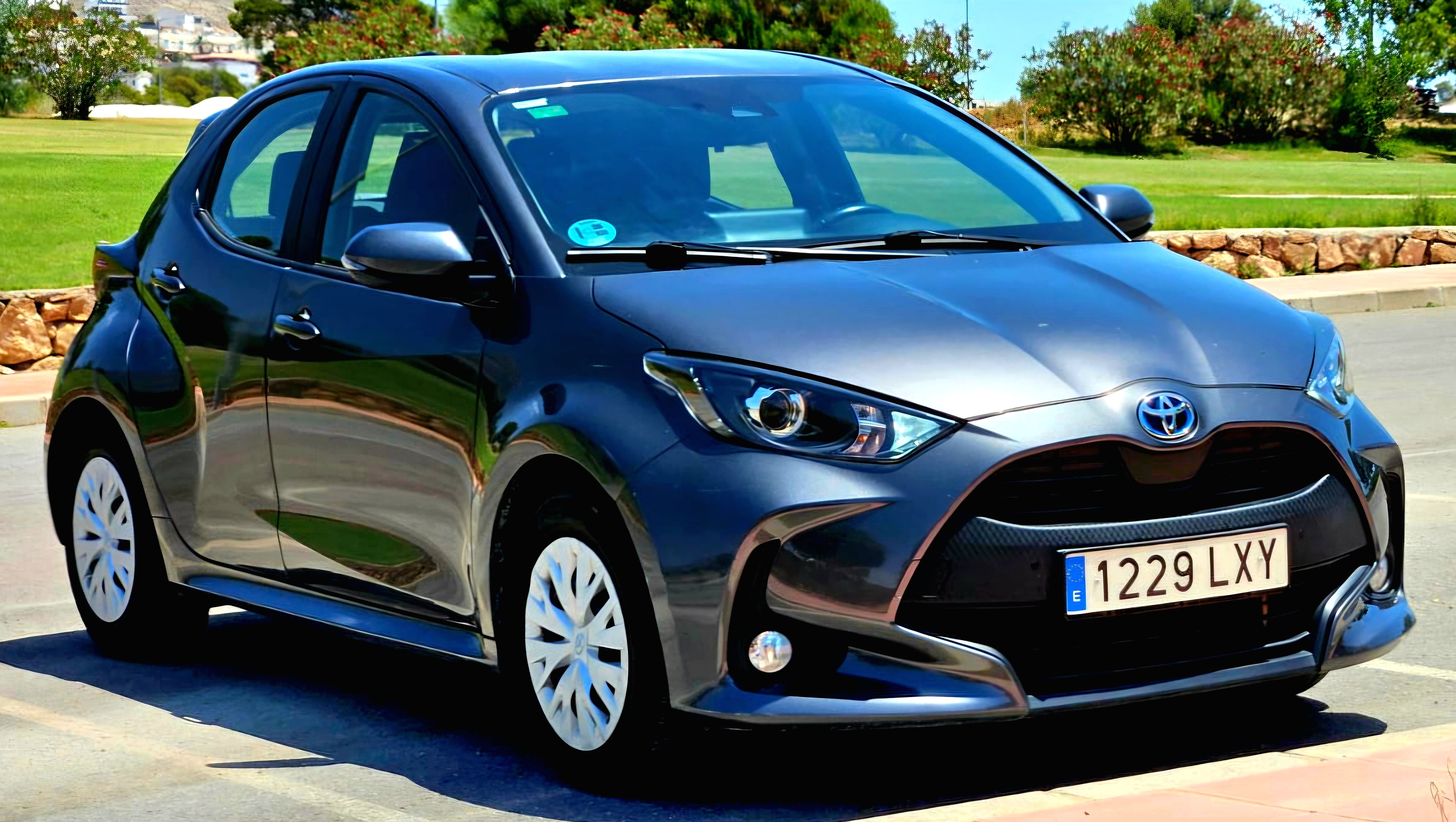 Toyota Yaris 1.5 Hybrid Automatic, 2022, Gasolina 95 / Eléctrico (híbrido), Automático