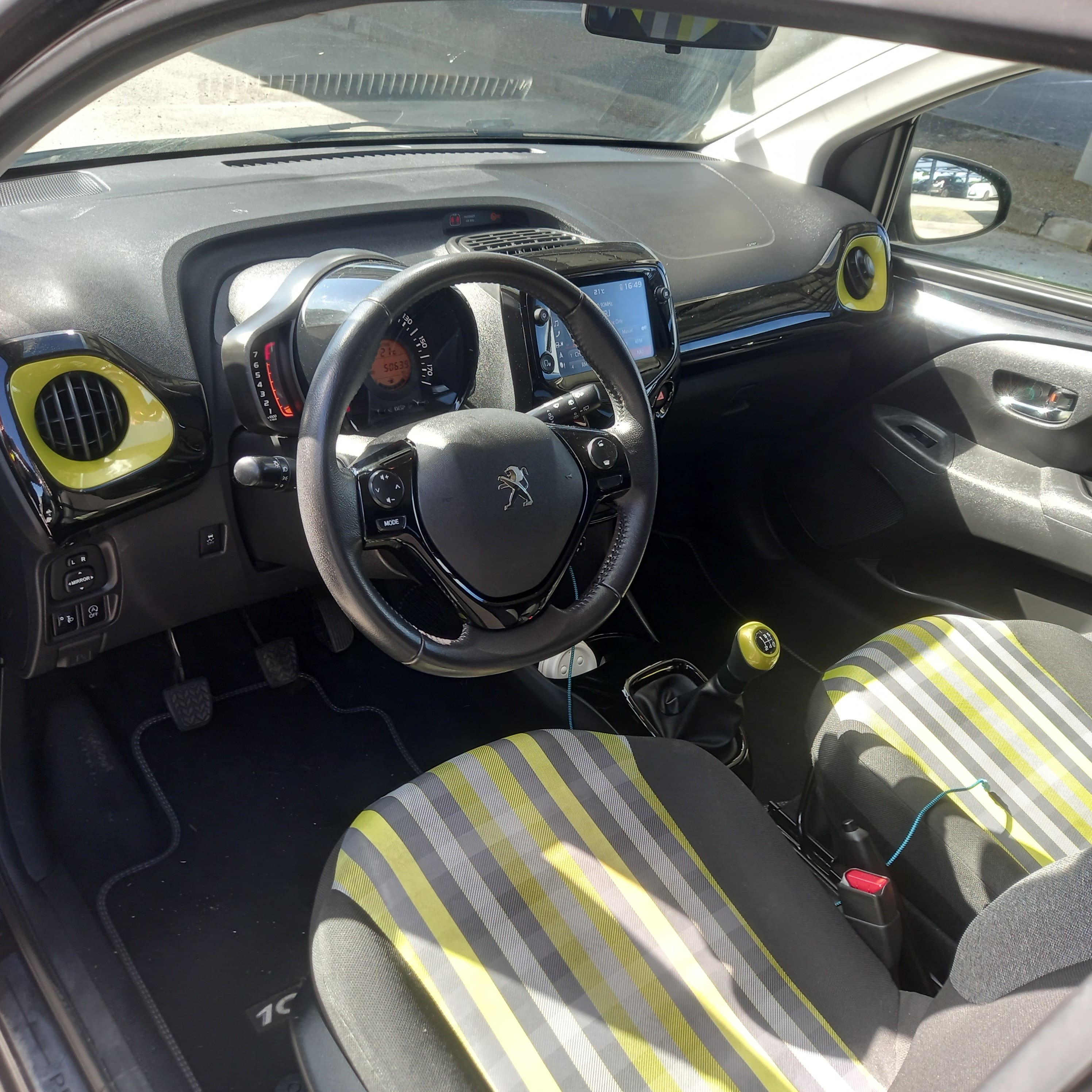 Peugeot 108 COLLECTION NOIRE II with Bluetooth audio