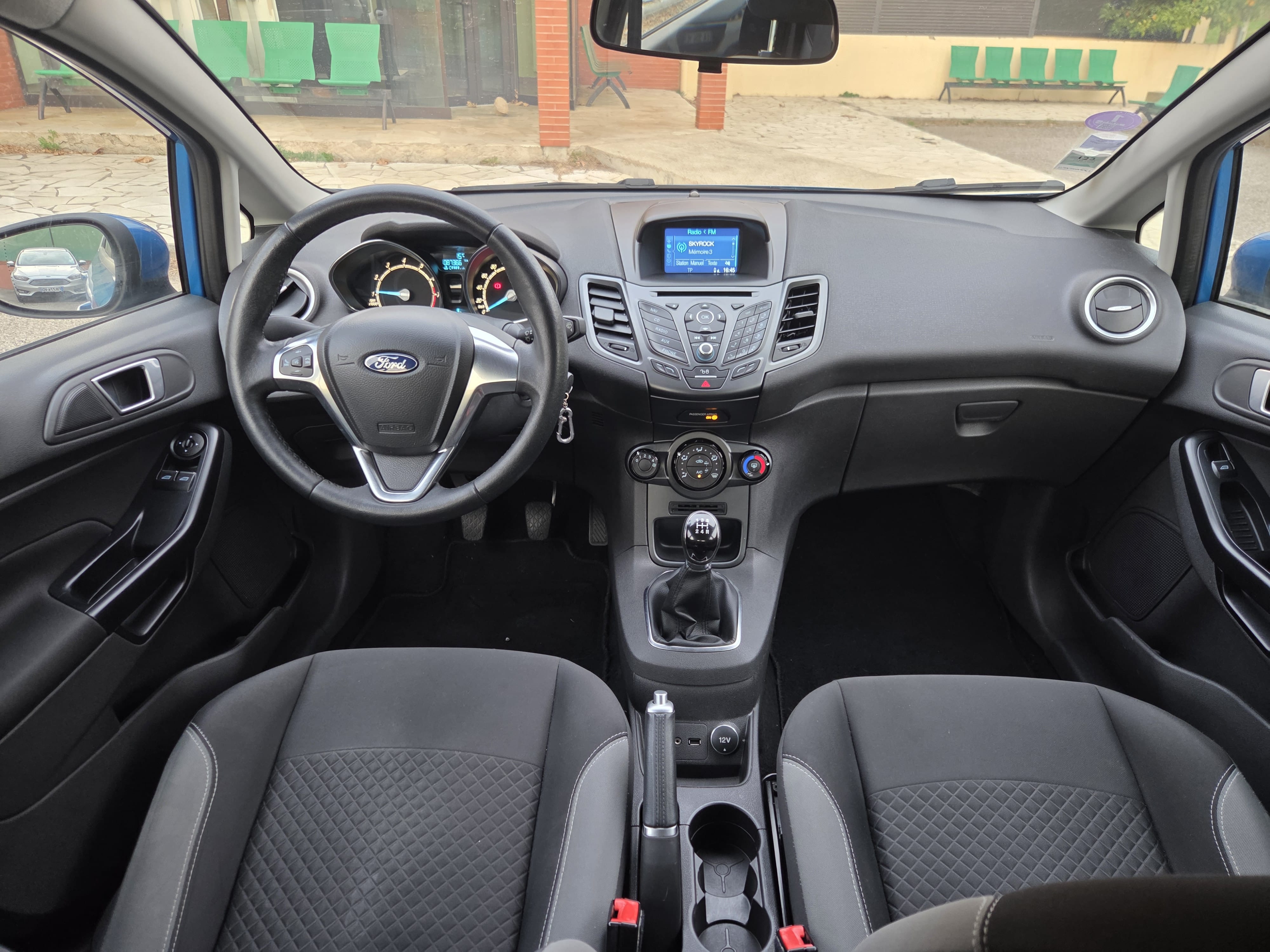 Ford Fiesta avec Siège bébé