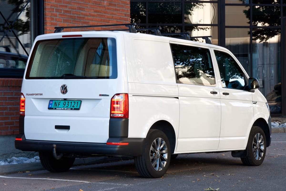 Volkswagen Transporter with Backup camera