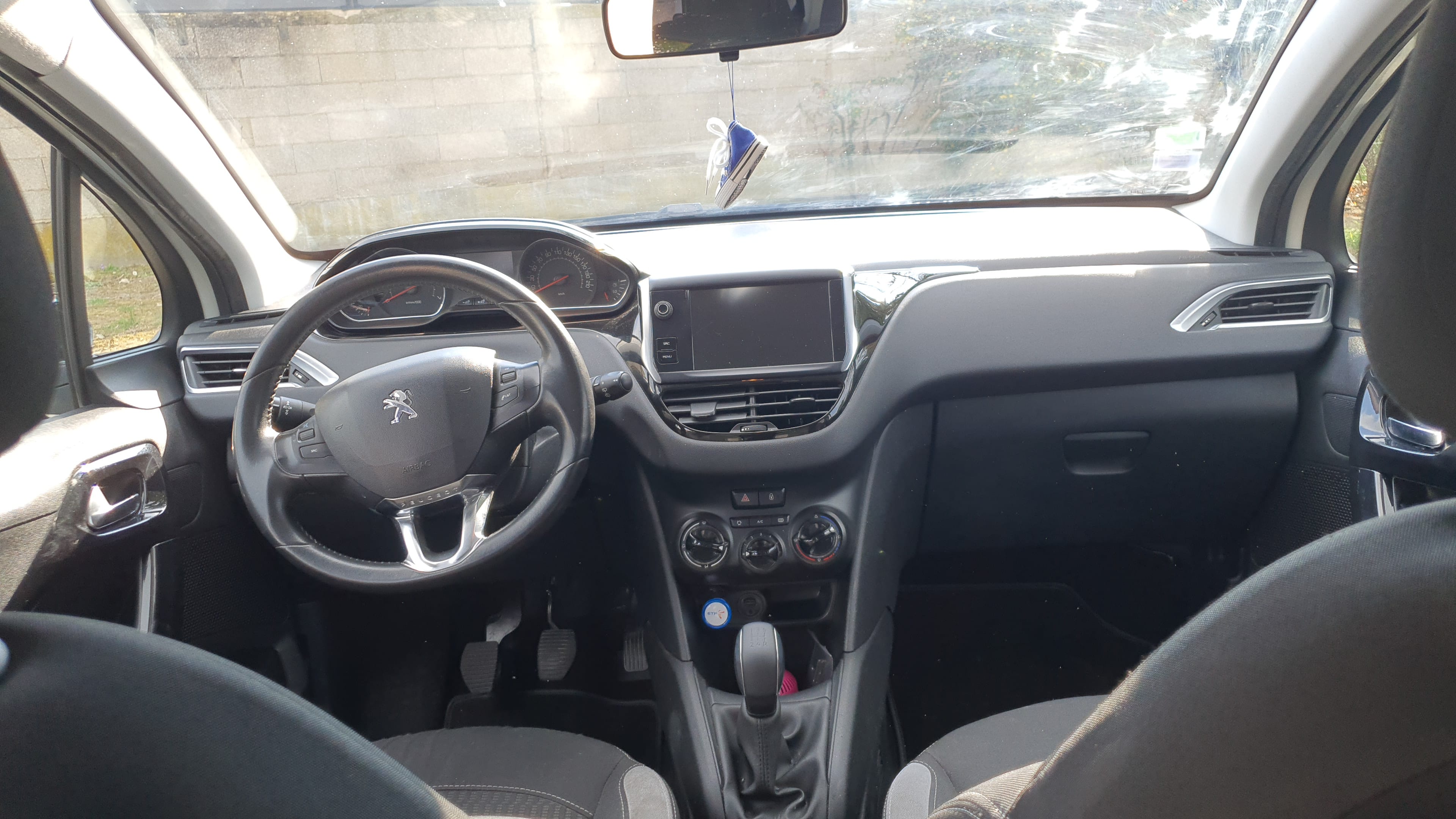 Peugeot 208 avec Siège bébé