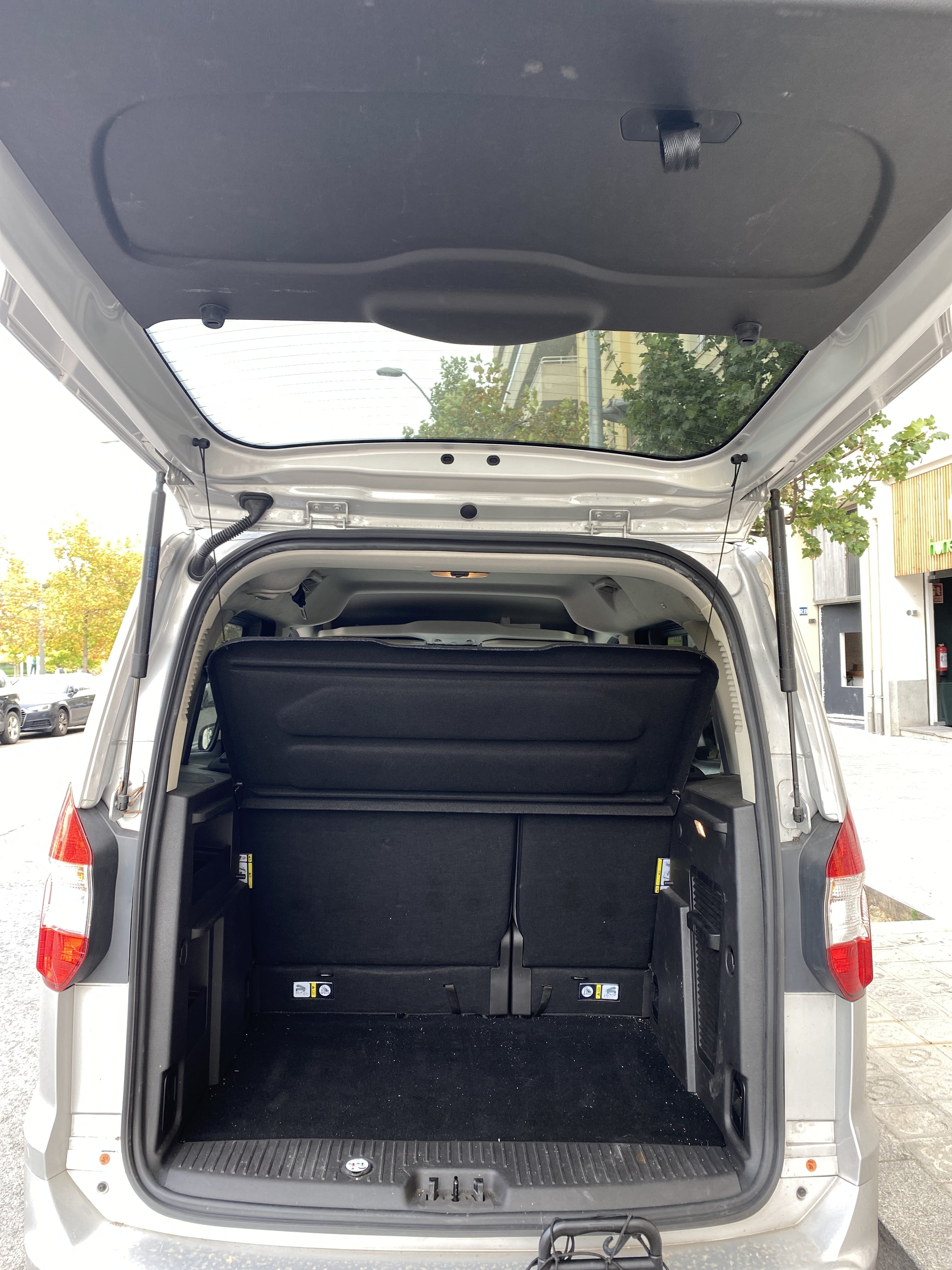 Ford Tourneo Courier con Silla infantil