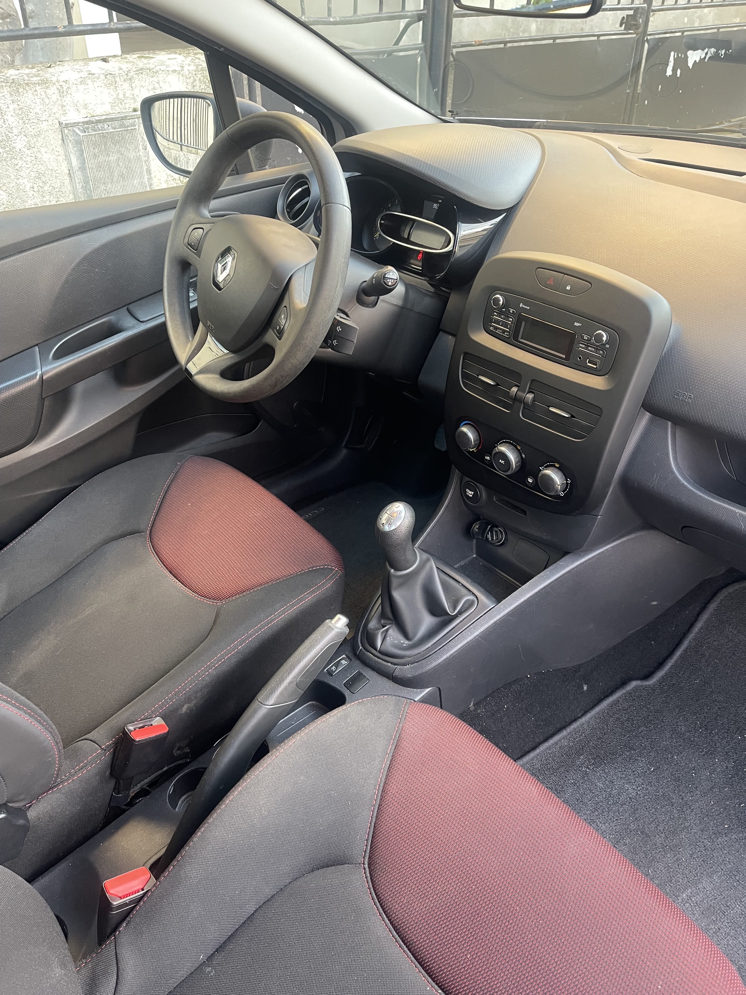 Renault Clio avec Siège bébé