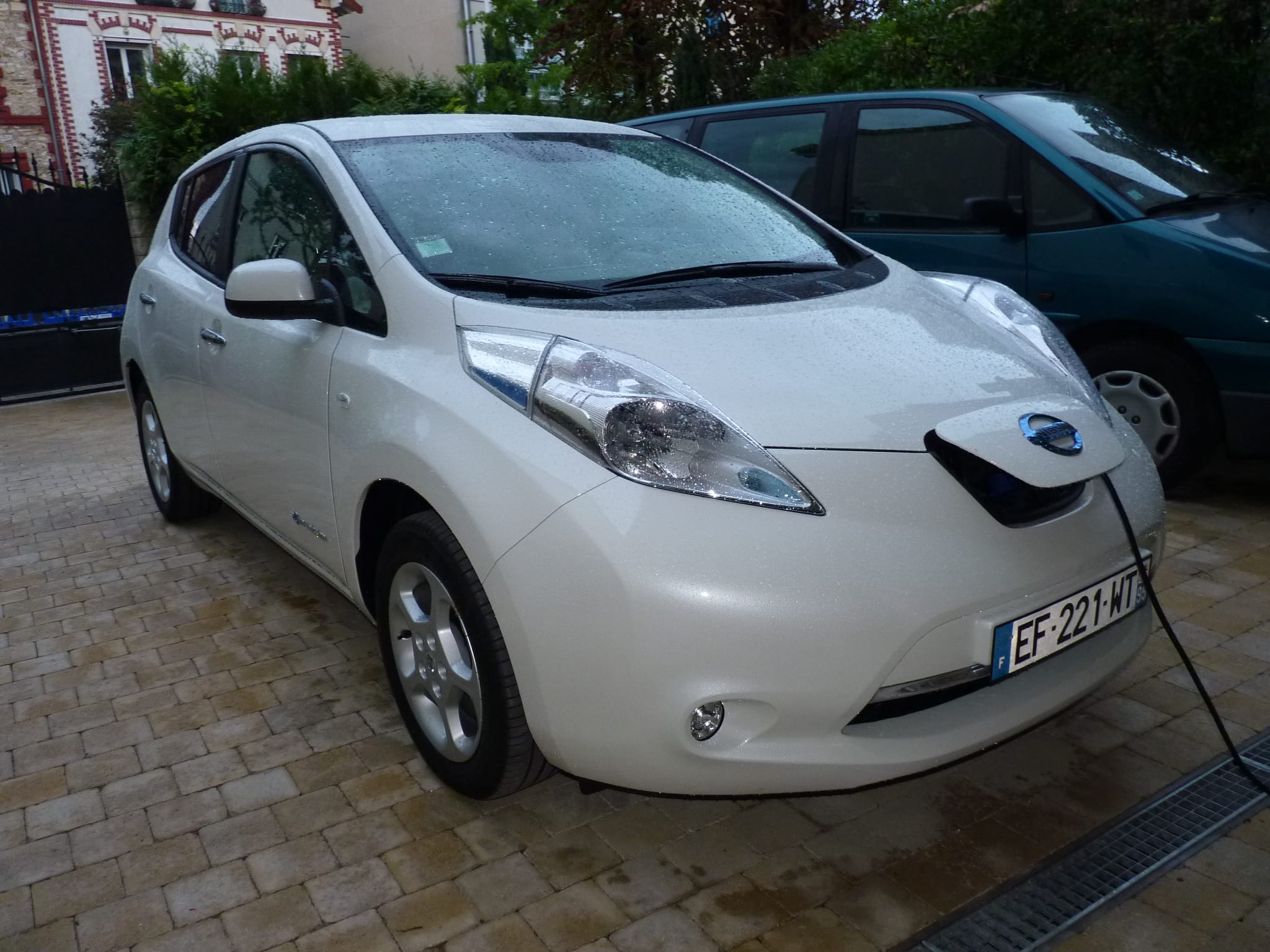 Nissan Leaf 100% électrique, carburant inclus avec Climatisation