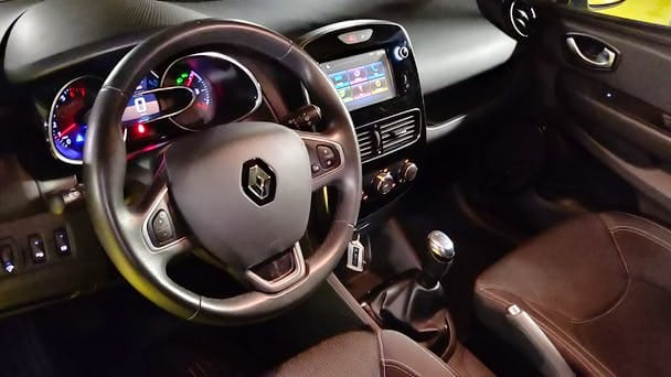 Renault Clio EQ965PW avec GPS