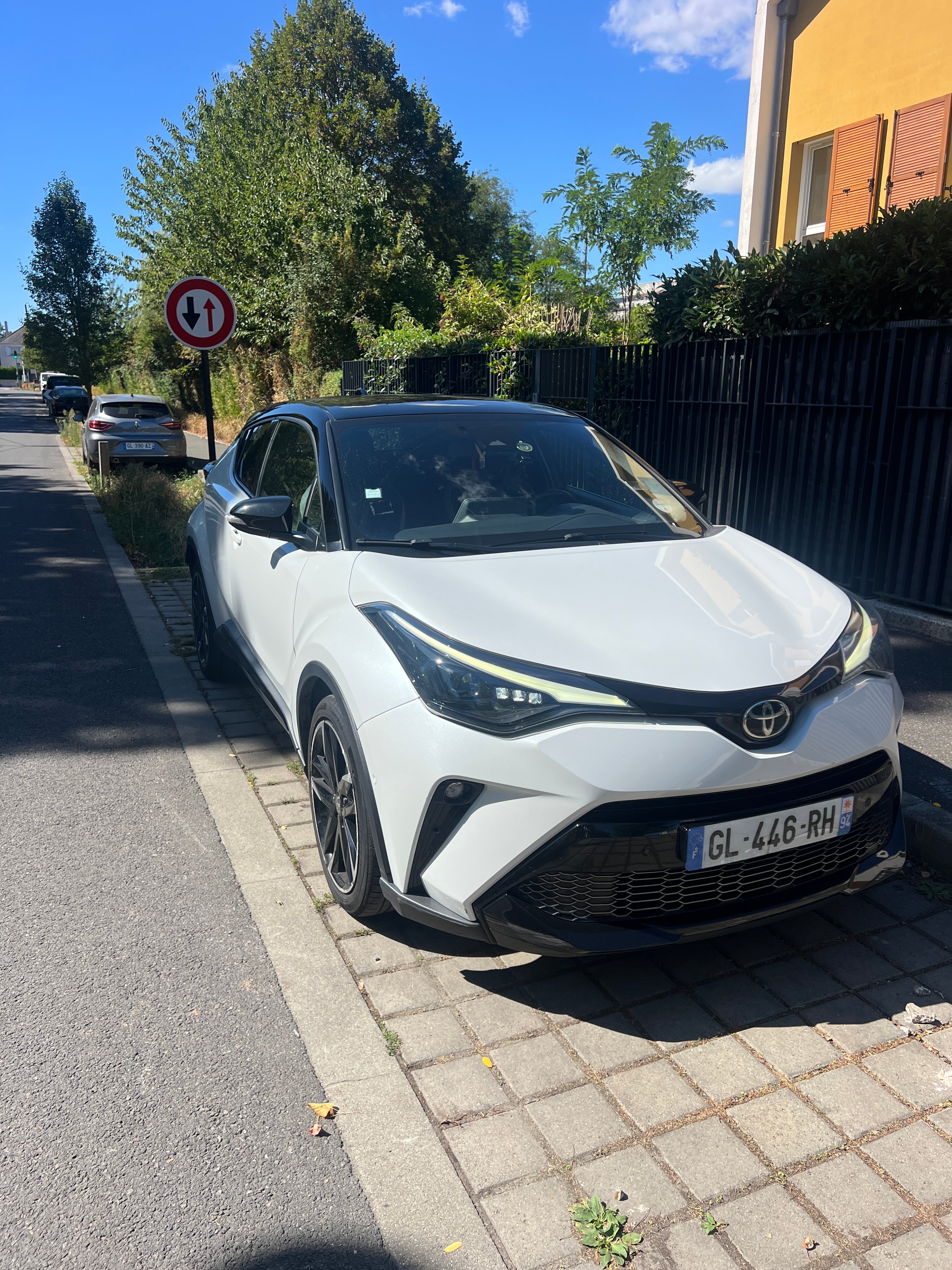 Toyota C-HR, 2023, Essence 98 / Électrique (hybride), automatique