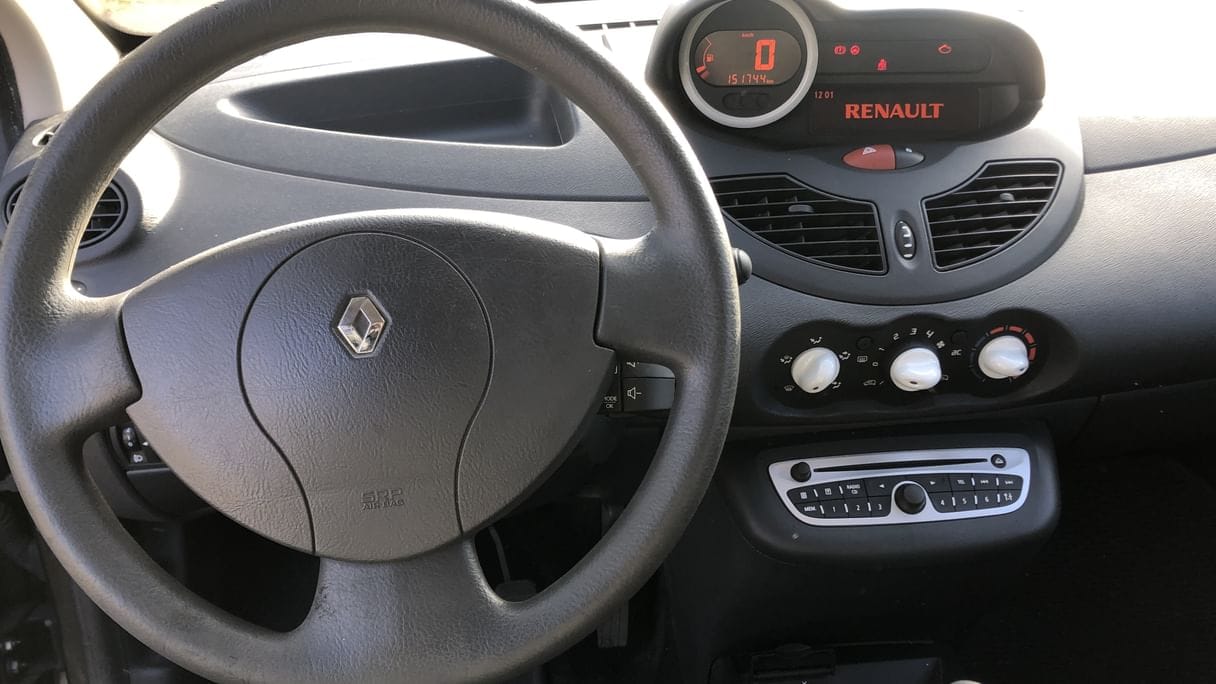 Renault Twingo II 1.2 essence 75 ch à Pessac & aéroport Bordeaux (réf BT476) avec Porte-vélos