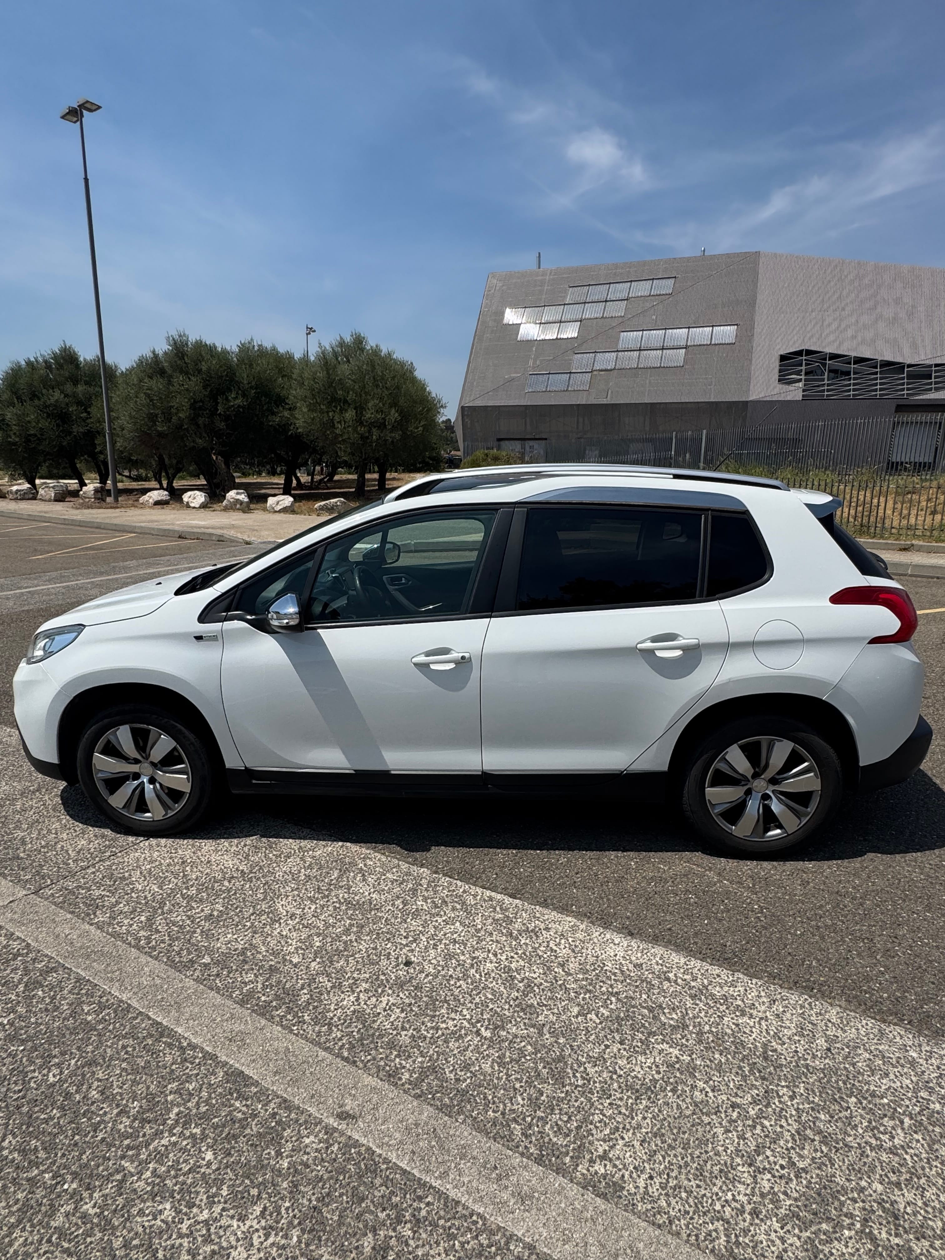 Peugeot 2008 avec Climatisation