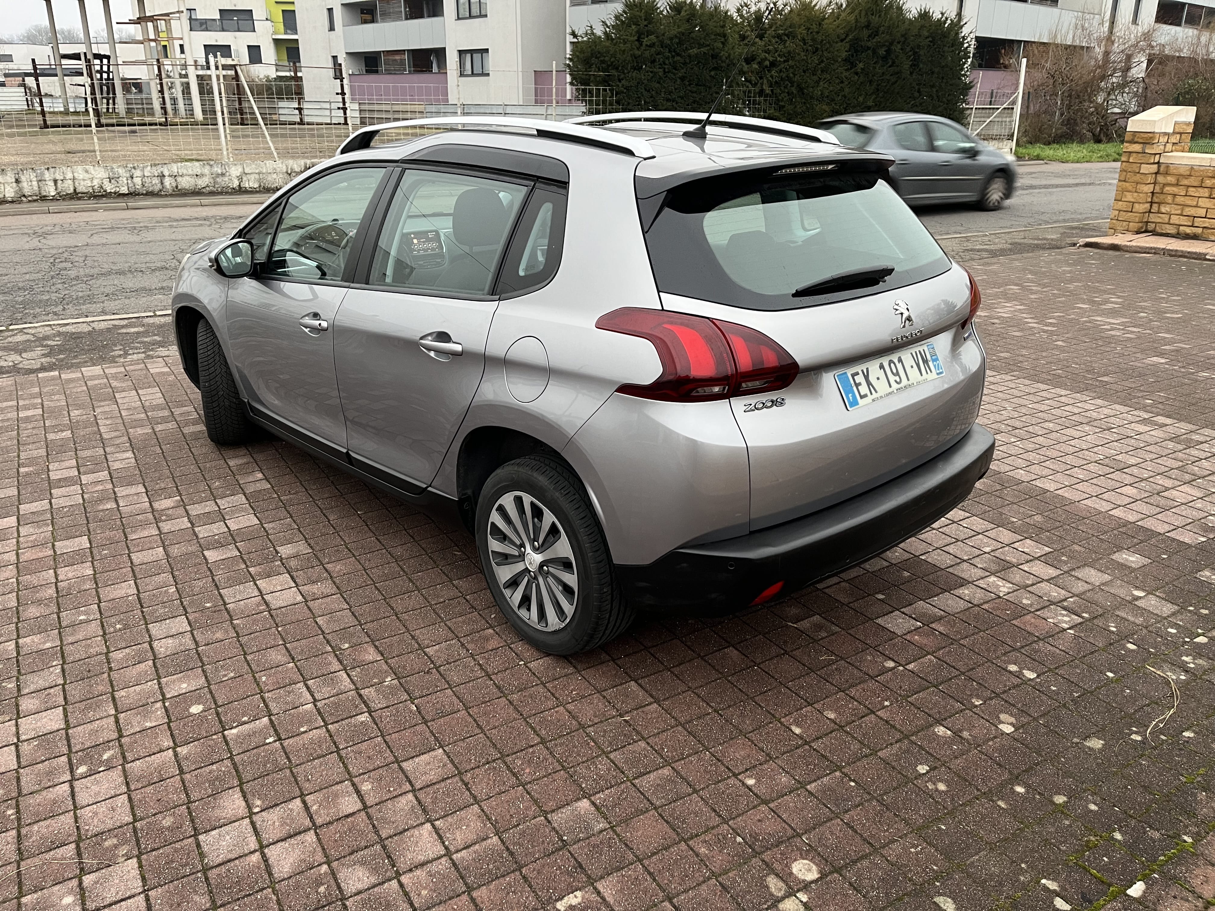 Peugeot 2008 avec GPS