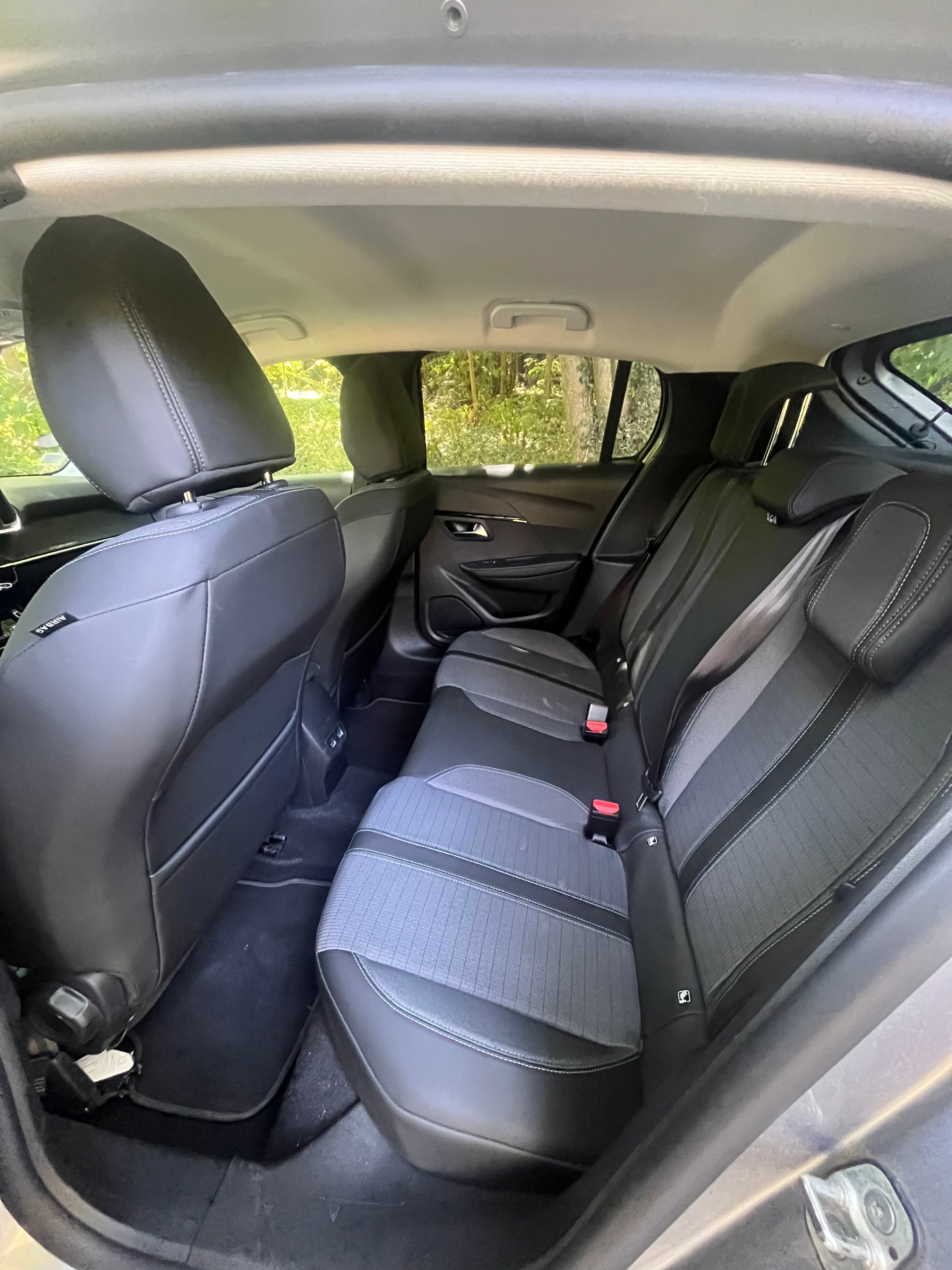Peugeot 208 avec Apple CarPlay