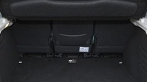 Renault Scenic Louez le Renault Scénic 5 Places Initiale – Spacieux, Confortable et Économique !