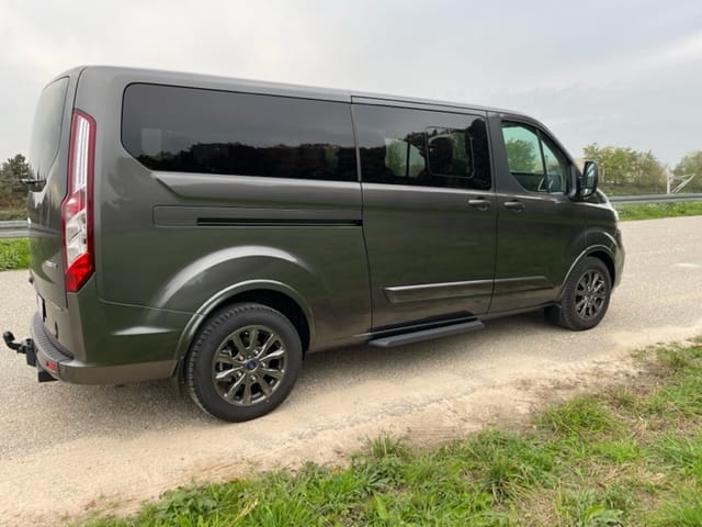 Ford Tourneo Custom 8 Plätze  2.0  150 Ps mit Anhängerkupplung
