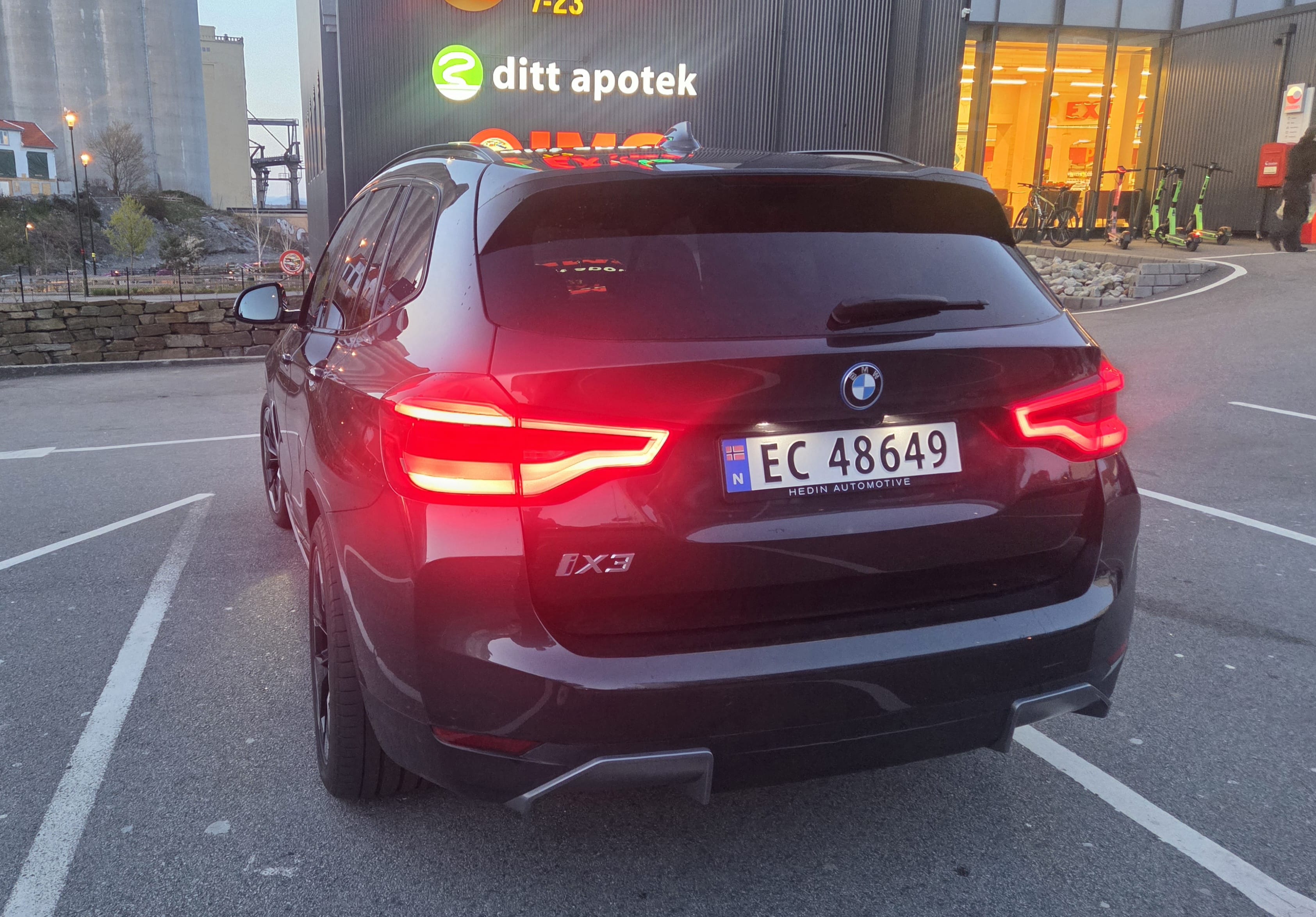BMW ix3 med Ryggekamera