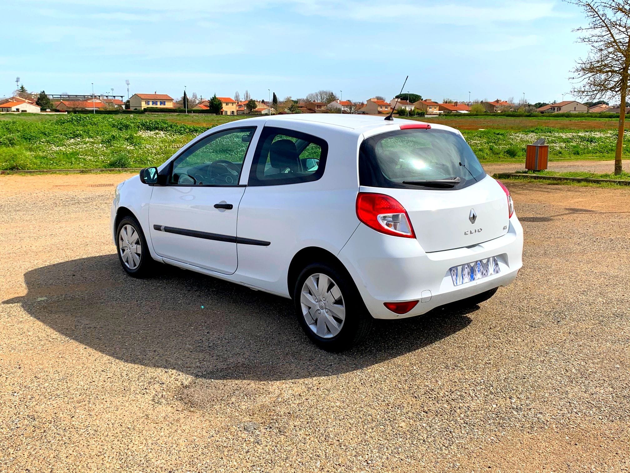 Renault Clio (CV554HM)