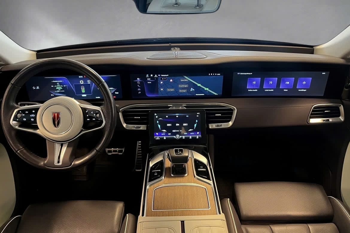 Hongqi E-HS9 med Ryggekamera