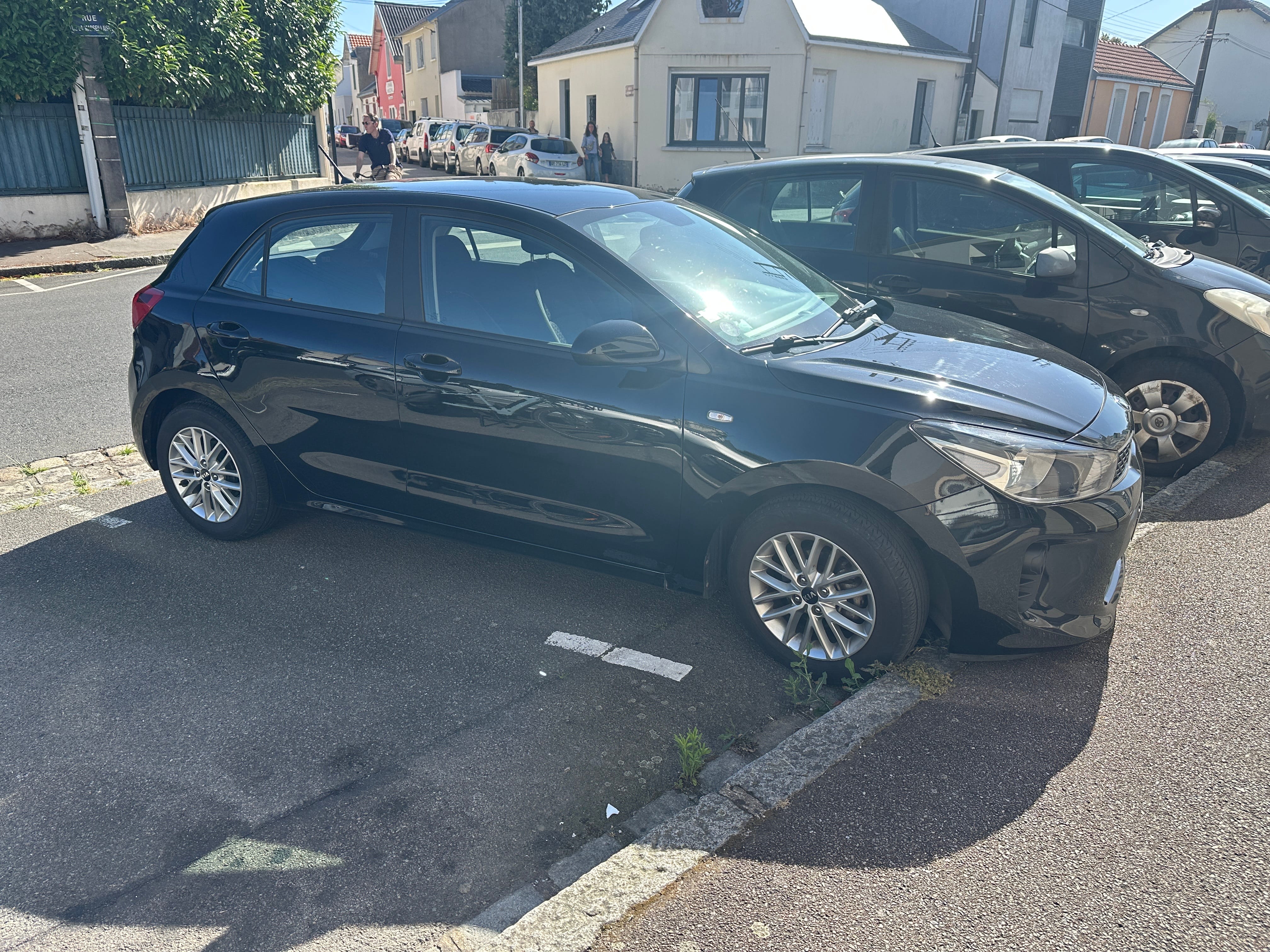 Kia Rio MPI 100 avec Climatisation