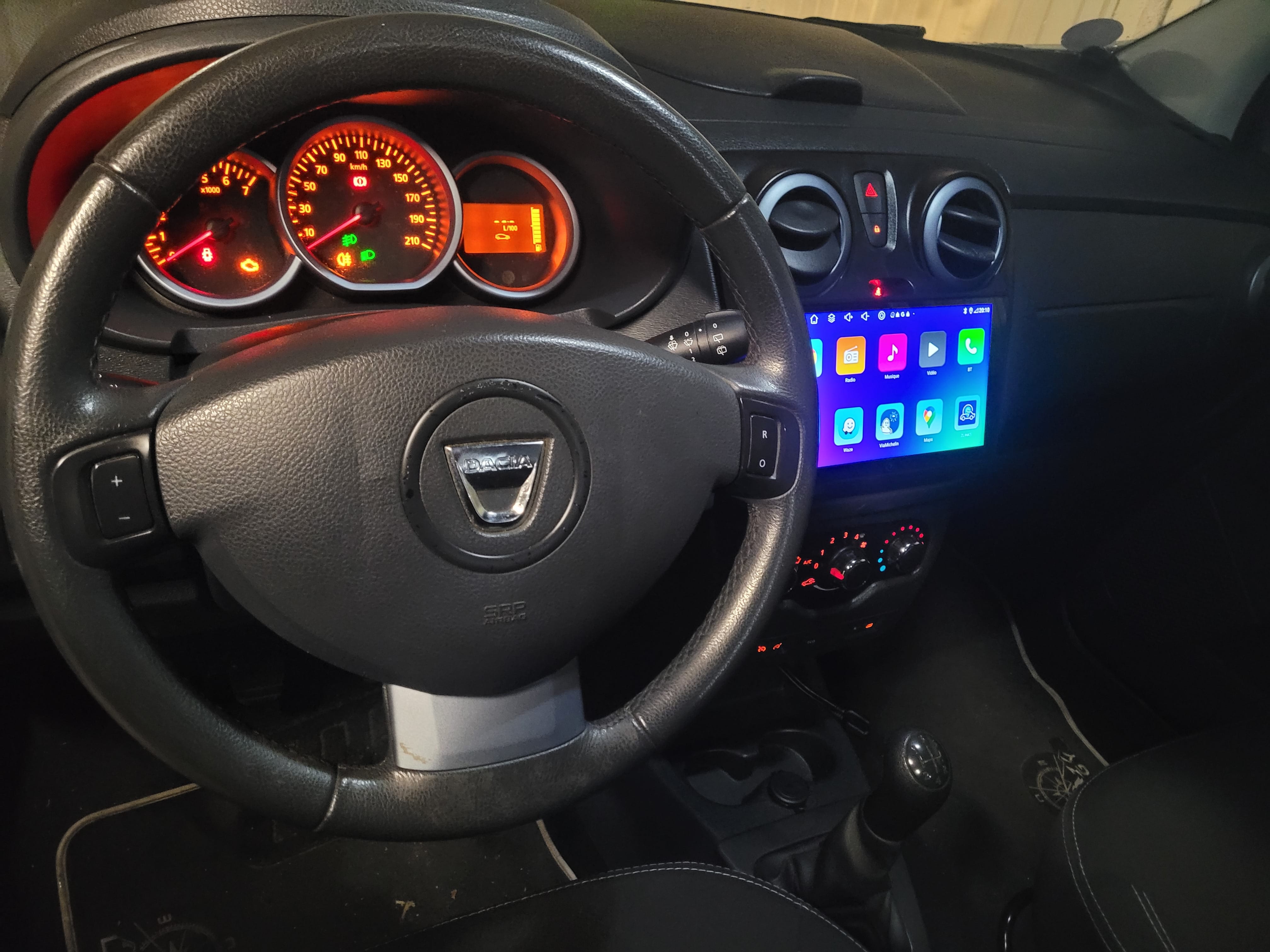 Dacia Lodgy Stepway 7 places, spacieuse et économique, Crit’Air 1 avec Audio Bluetooth