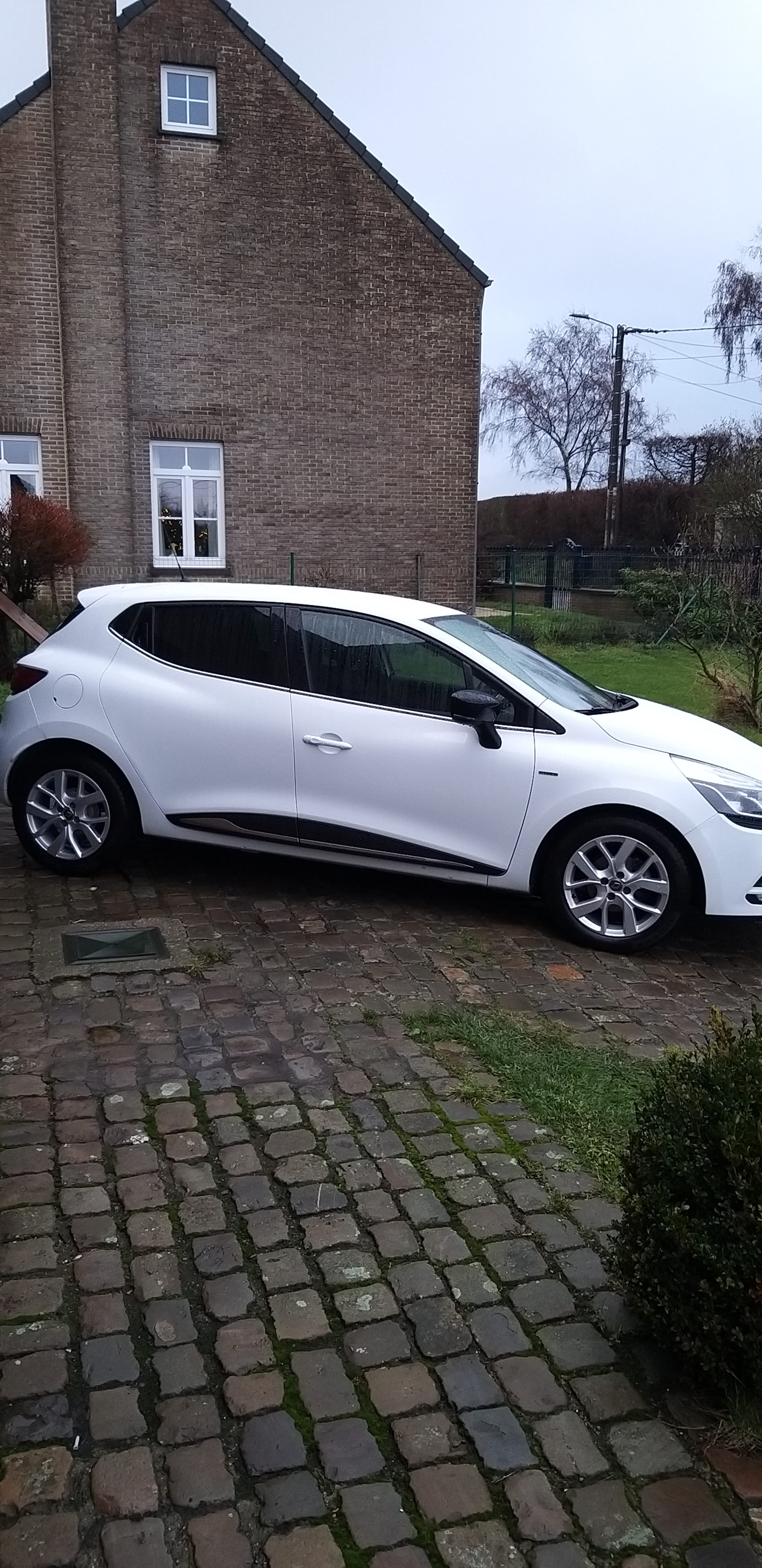 Renault Clio 1.0 essence E10 avec Climatisation