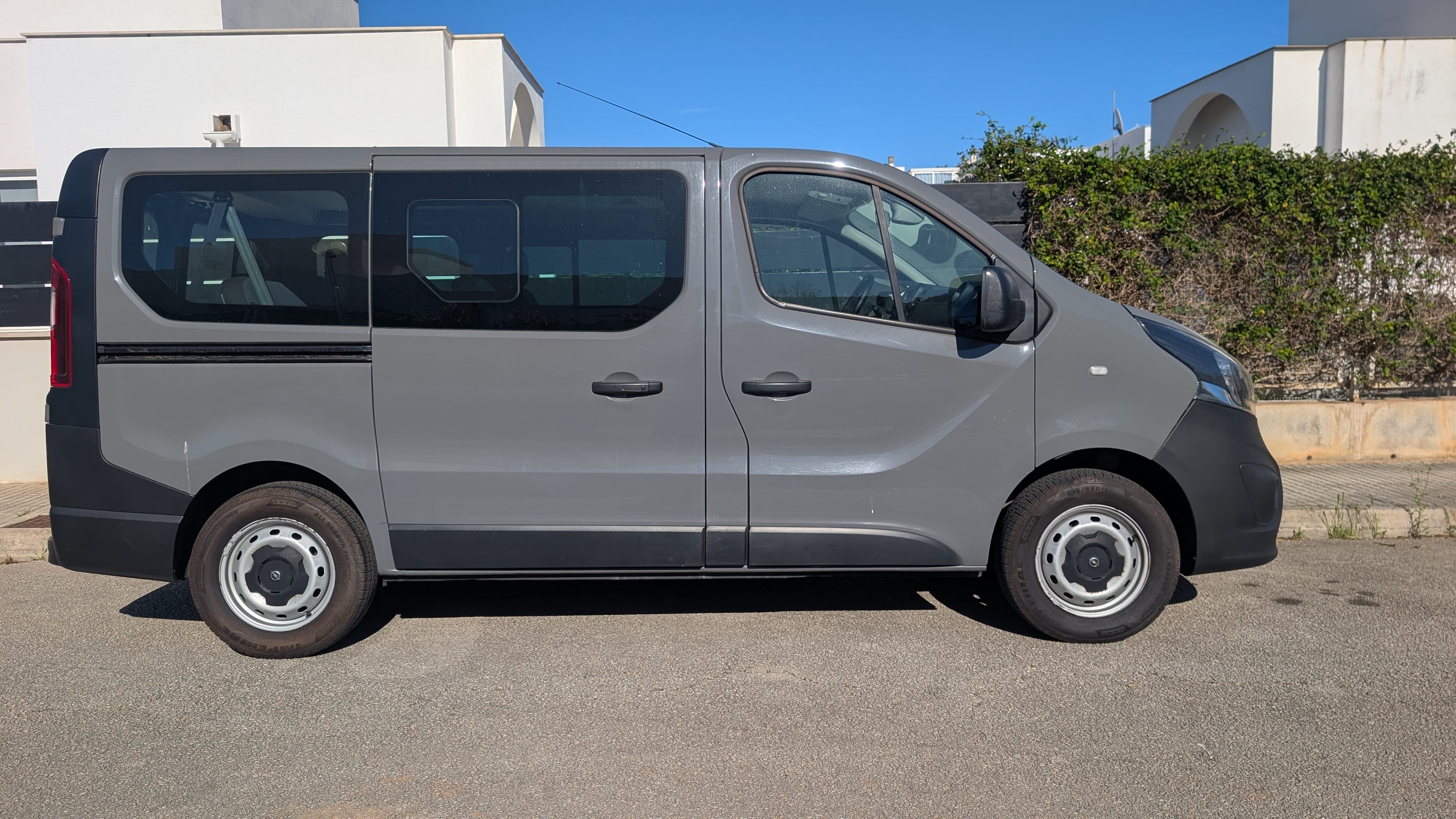 Opel Vivaro Combi con Aire acondicionado