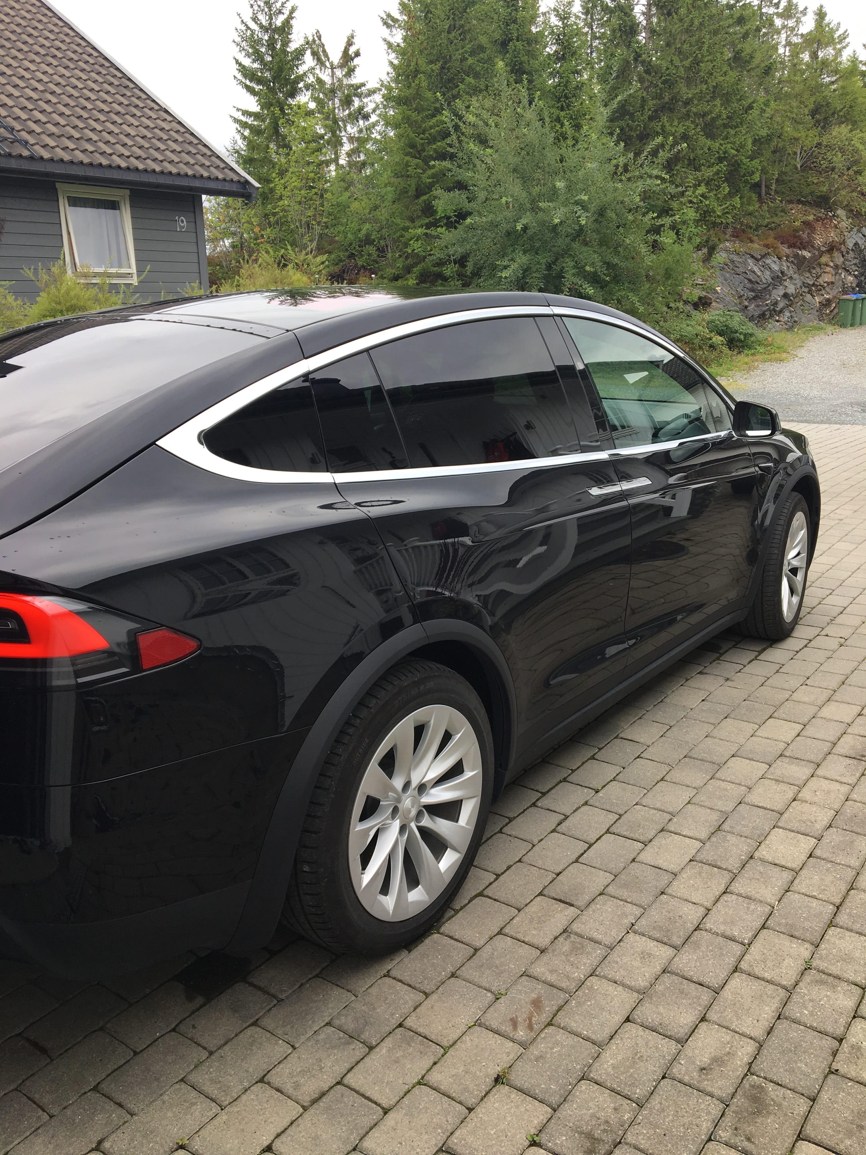 Tesla Model X 75D med Aircondition