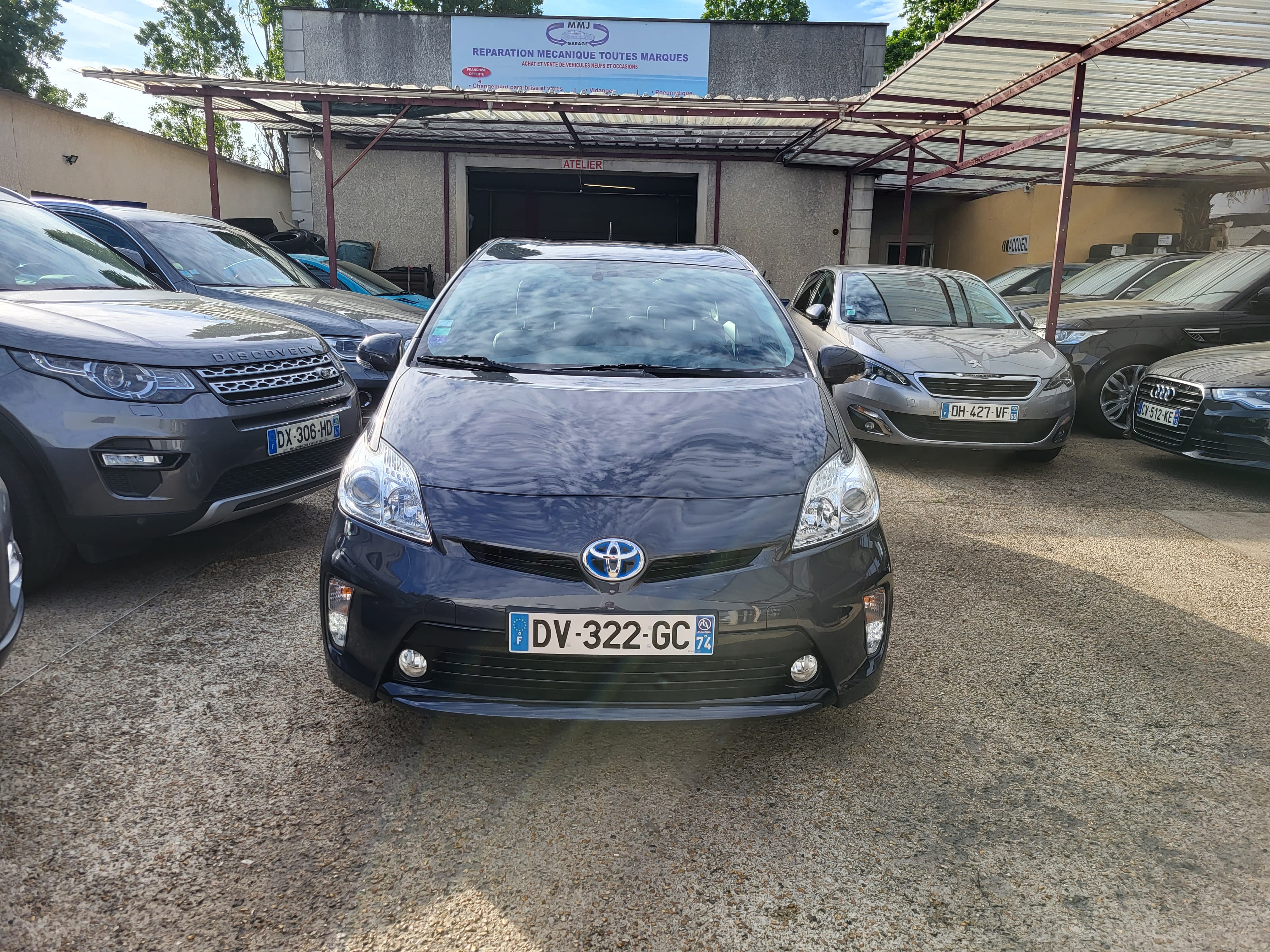 Toyota Prius, 2015, Essence 95 / Électrique (hybride), automatique