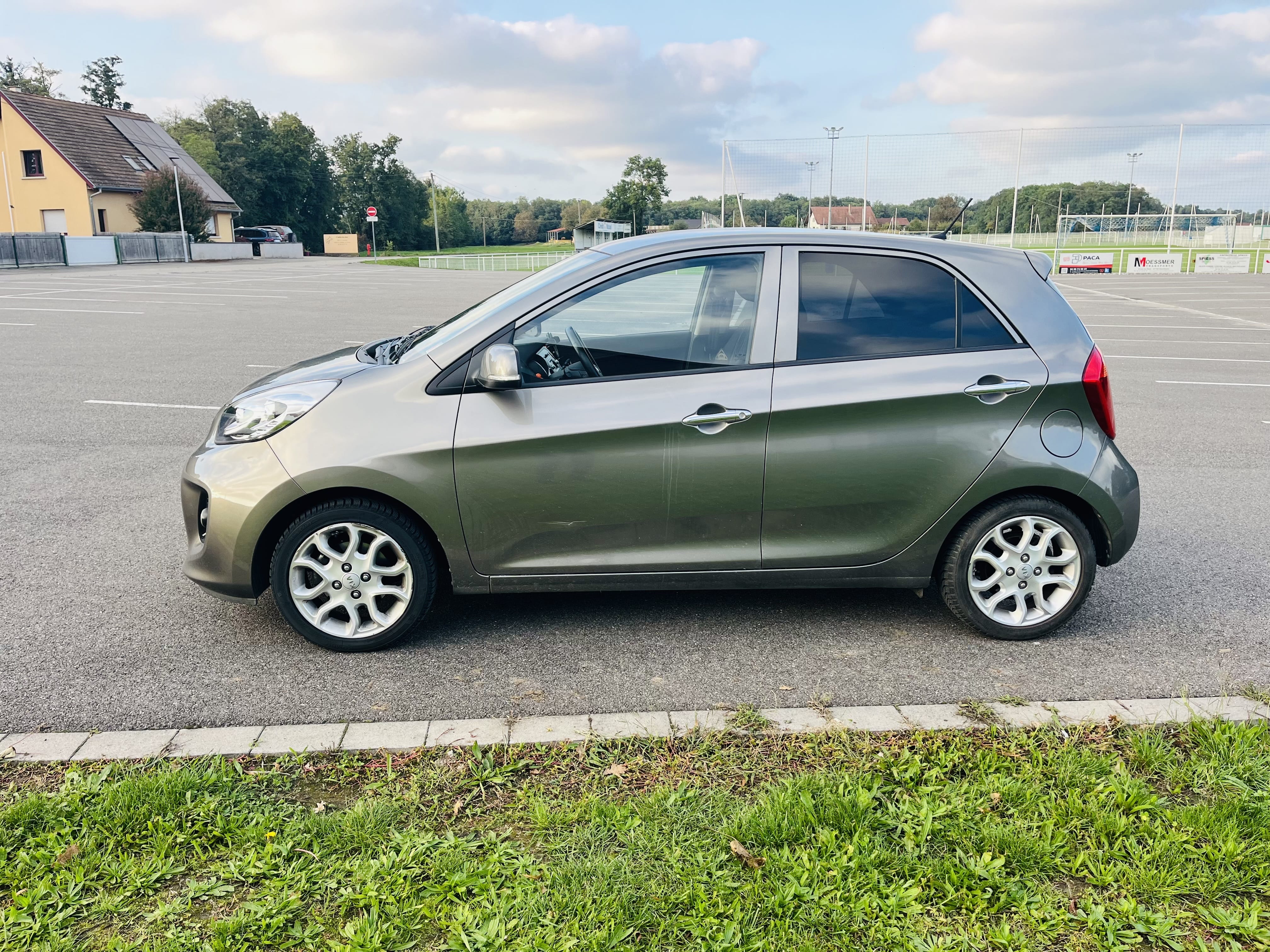 Kia Picanto compact idéal avec Climatisation