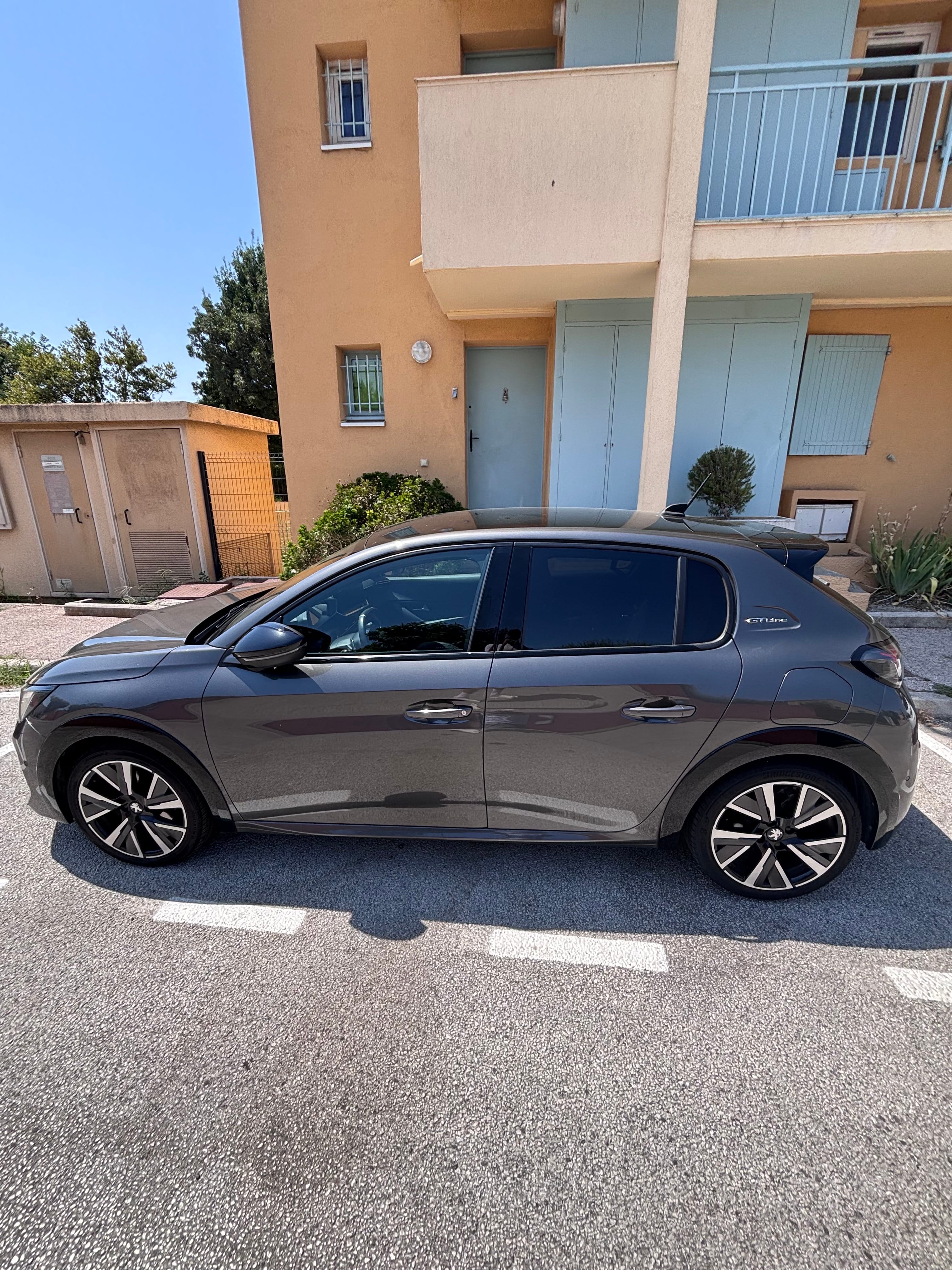 Peugeot 208 GT Line avec Caméra de recul