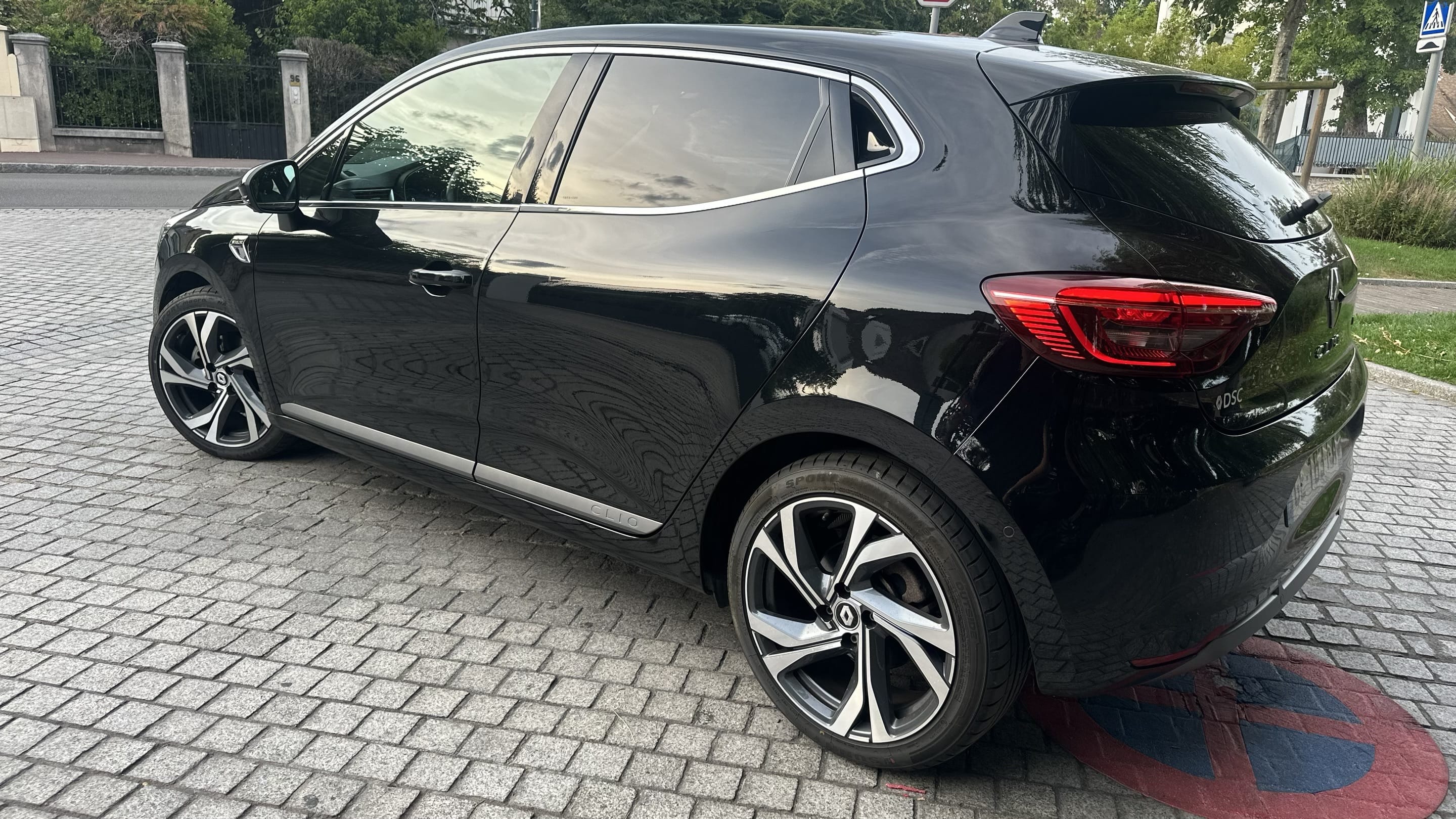 Renault Clio E-tech avec GPS