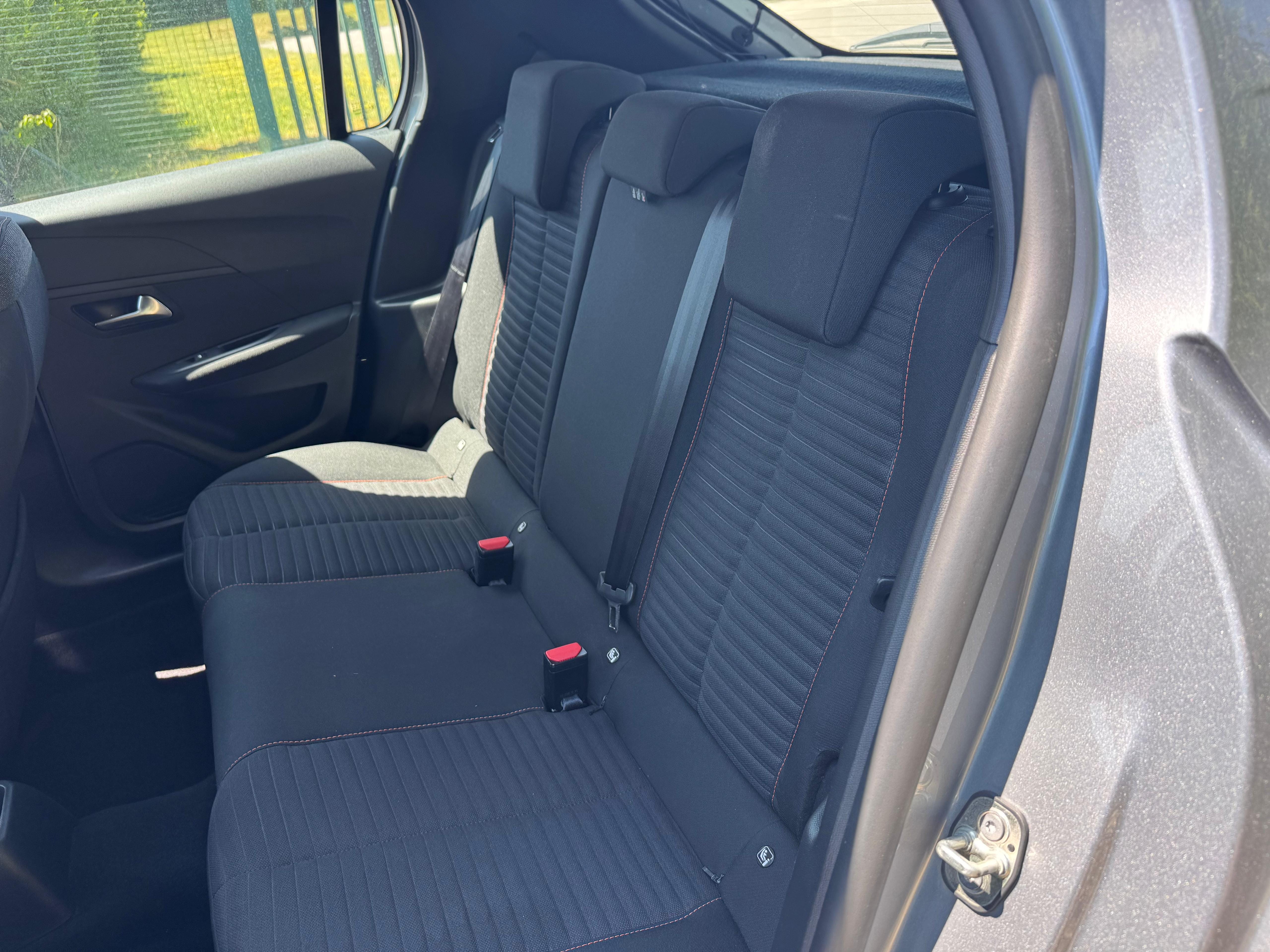 Peugeot 208 avec Apple CarPlay