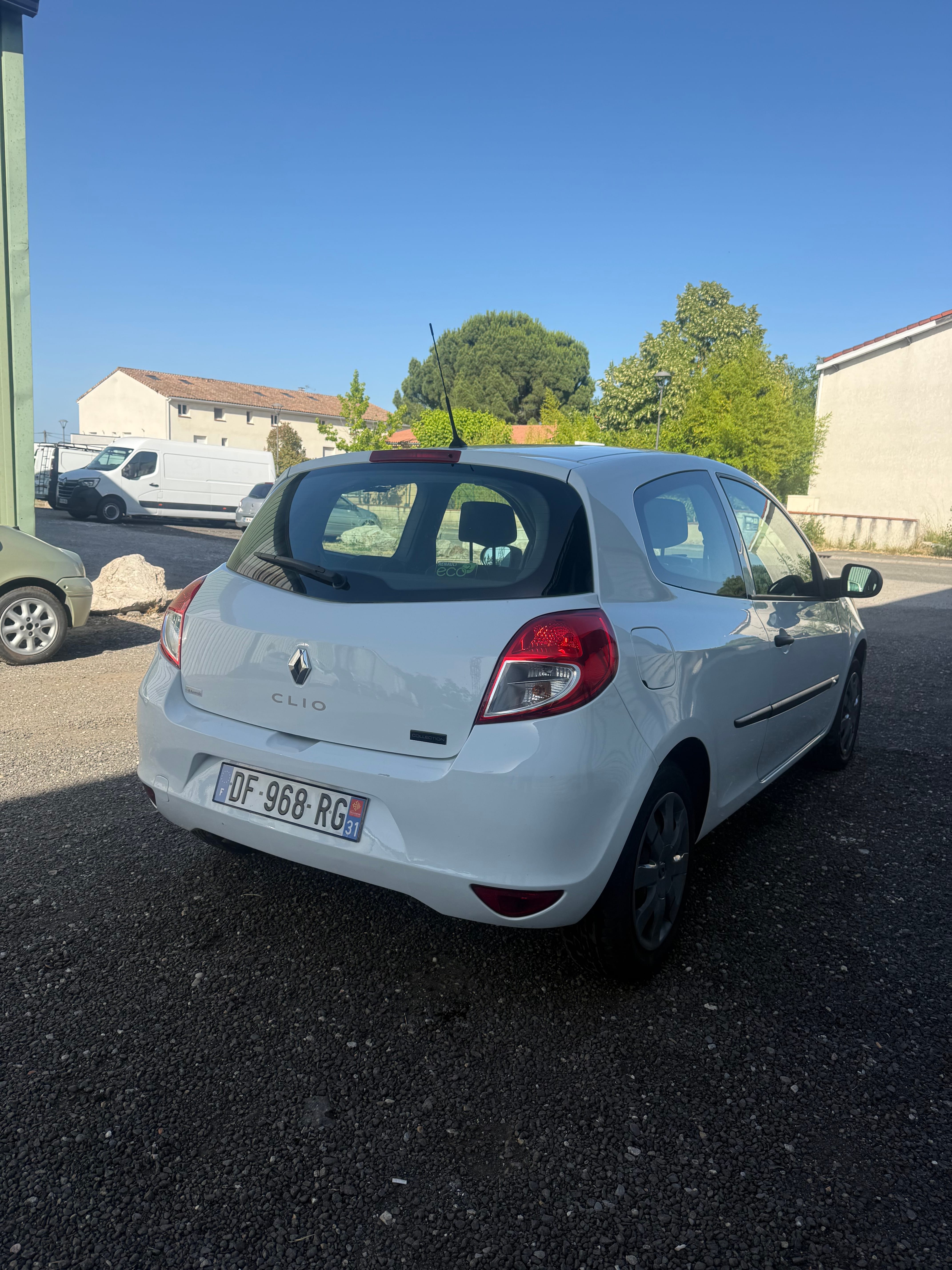 Renault Clio (DF968RG) avec Audio Bluetooth