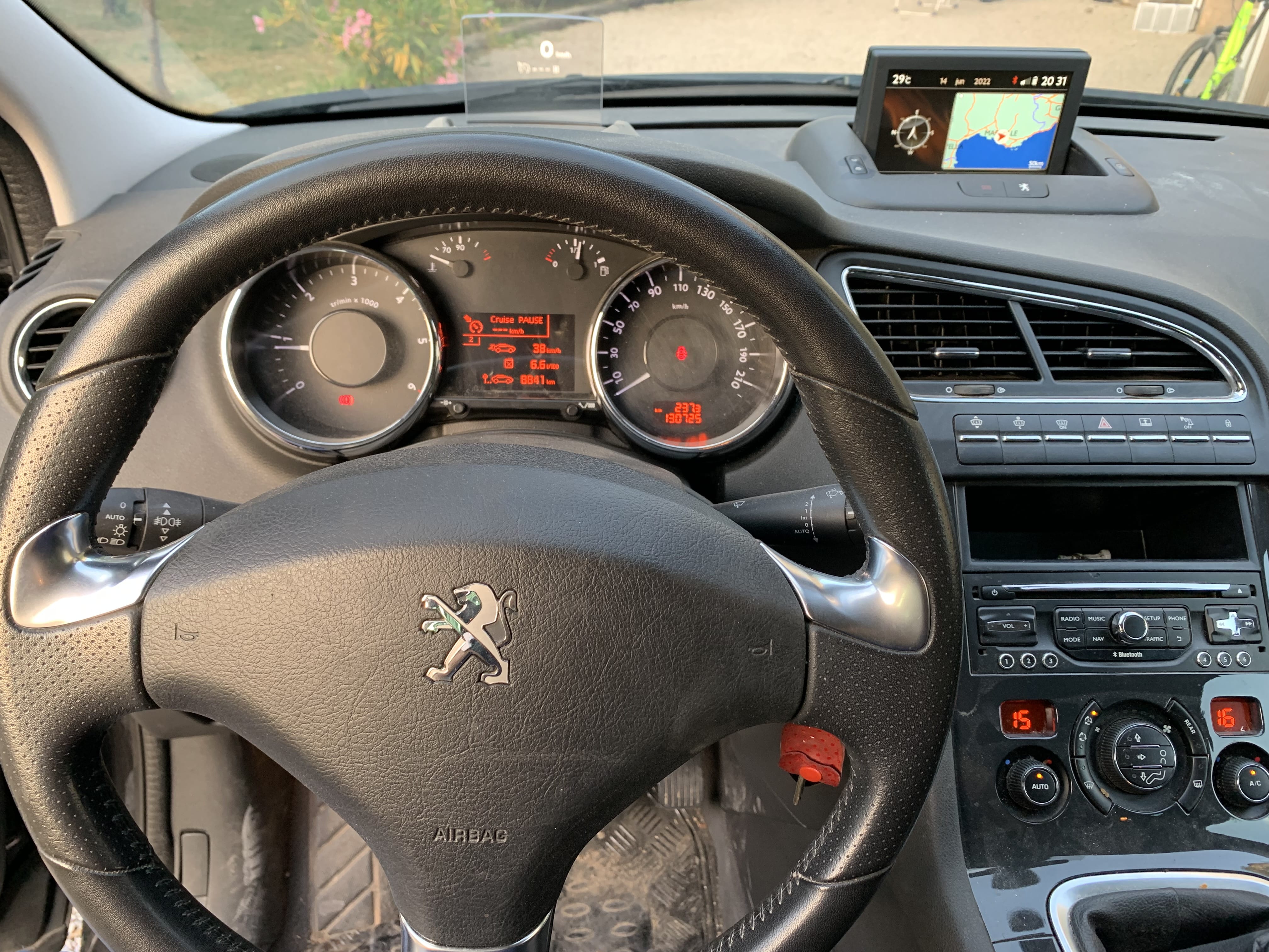 Peugeot 5008 avec GPS