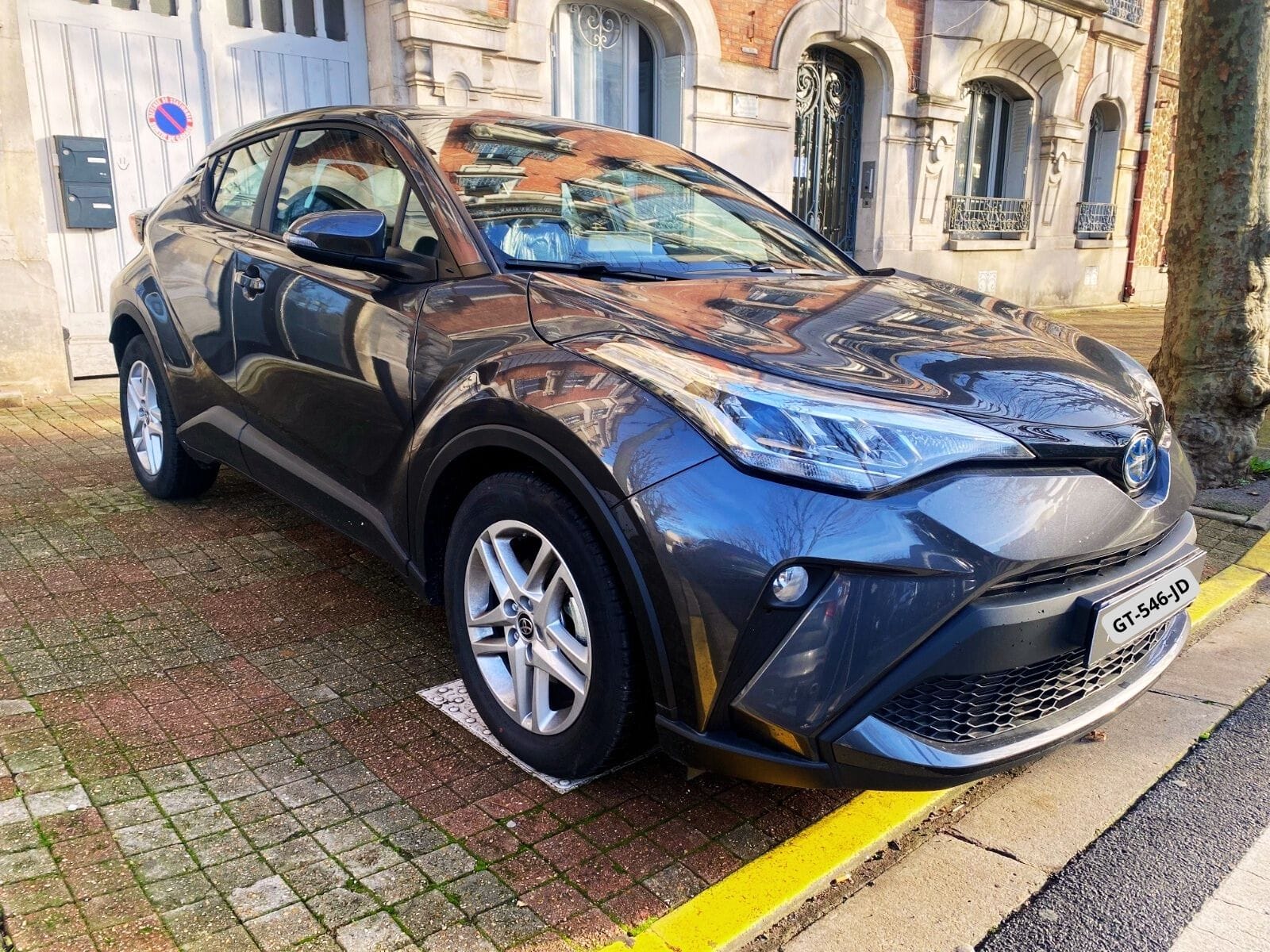 Toyota C-HR 2023 Hybride à Gare de Lyon!, 2023, Essence 98 / Électrique (hybride), automatique