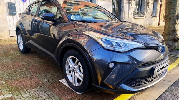 Toyota C-HR 2023 Hybride à Gare de Lyon!, 2023, Essence 98 / Électrique (hybride), automatique