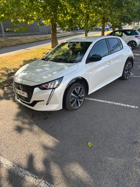 Peugeot 208, 2022, Essence 95, automatique