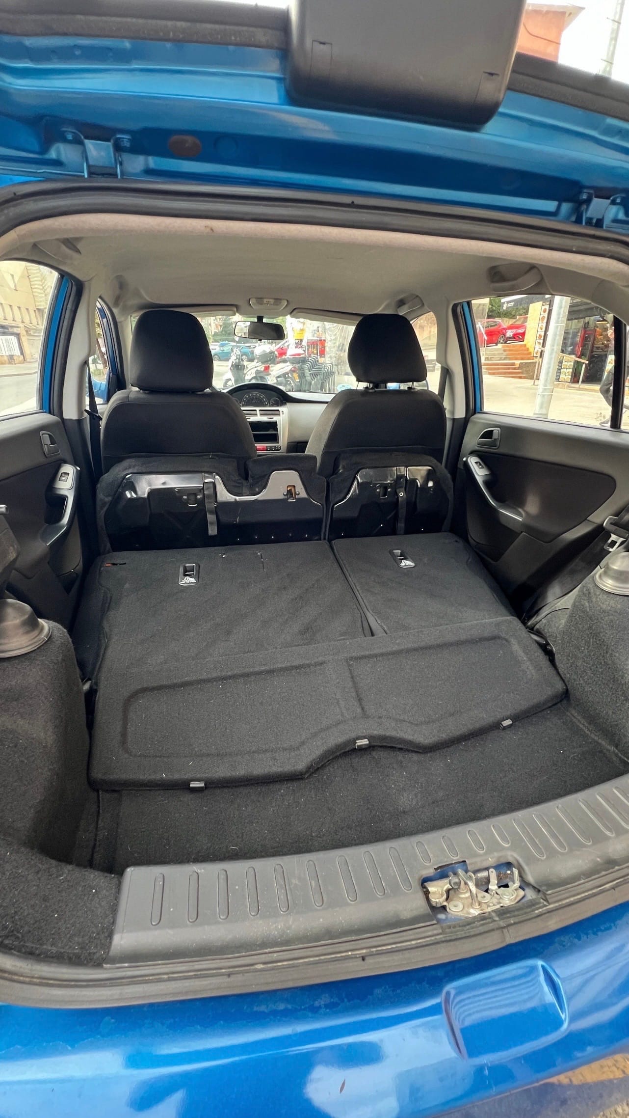 Tata Motors Vista con Puertos de carga USB