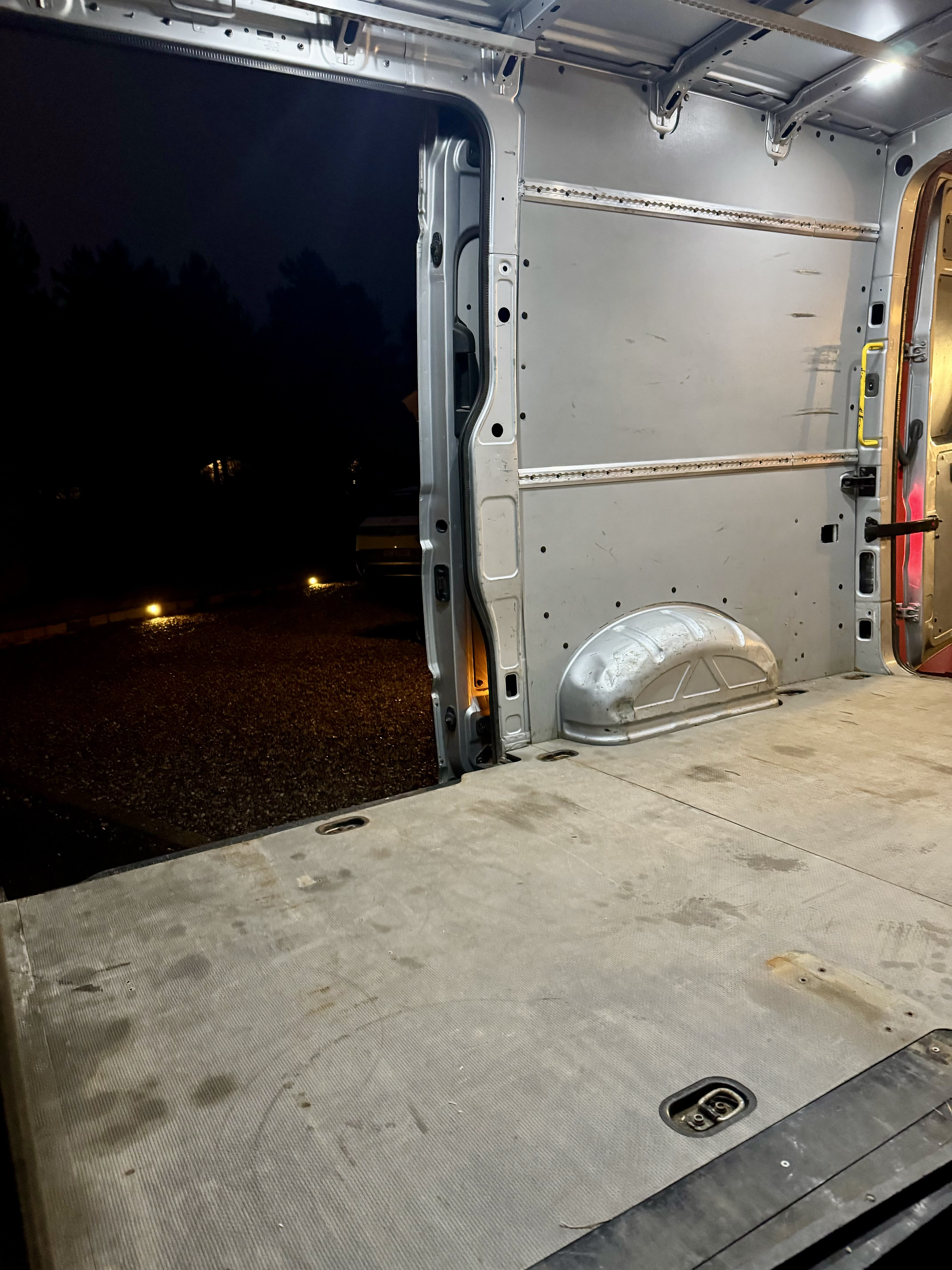 Volkswagen Crafter 35 L3H3 2,0 TDI 177HK AUTOMAT with GPS