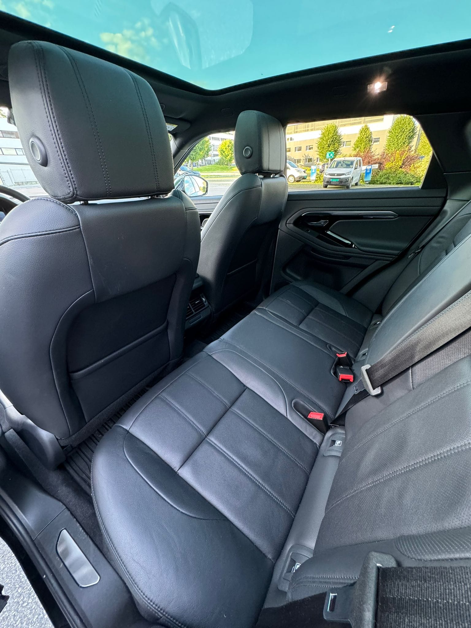 Land-Rover Range Rover Evoque R-Dynamic SE med Firehjulstrekk