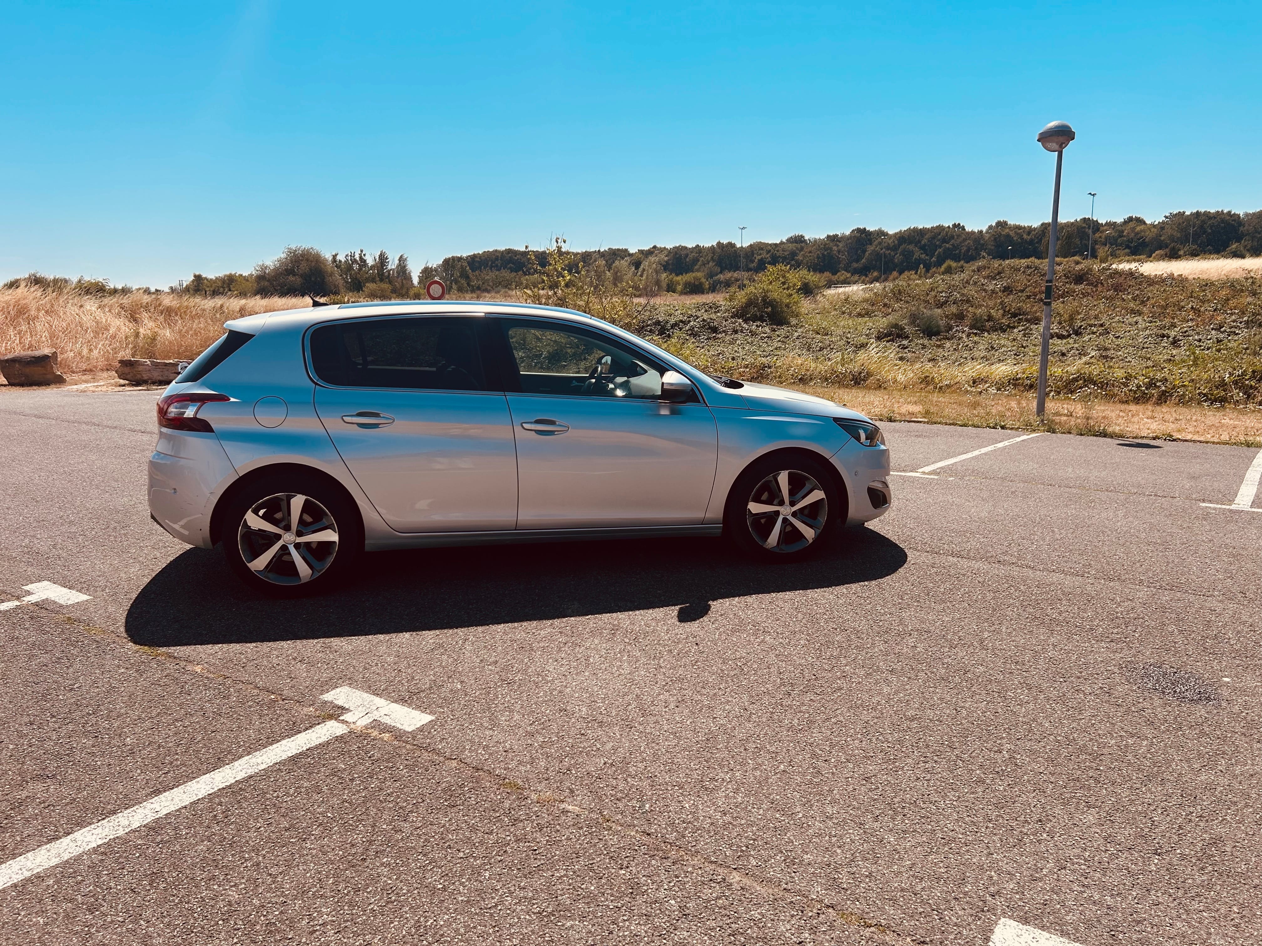 Peugeot 308 1.2 puretech  130 ch avec Climatisation