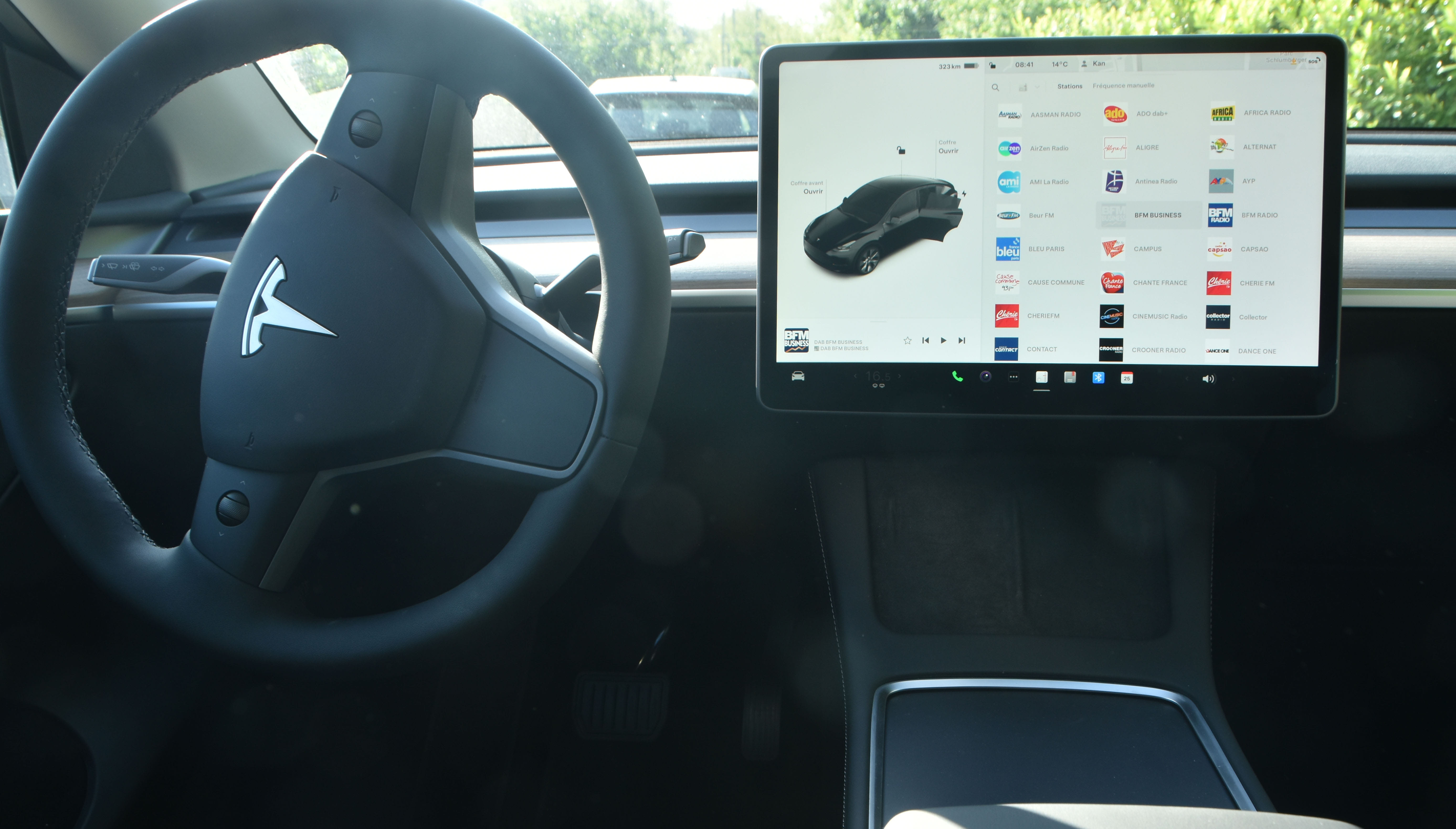 Tesla Model Y avec GPS