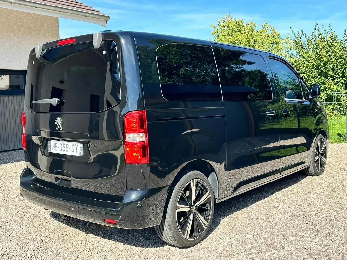 Peugeot Traveller with Air conditioning