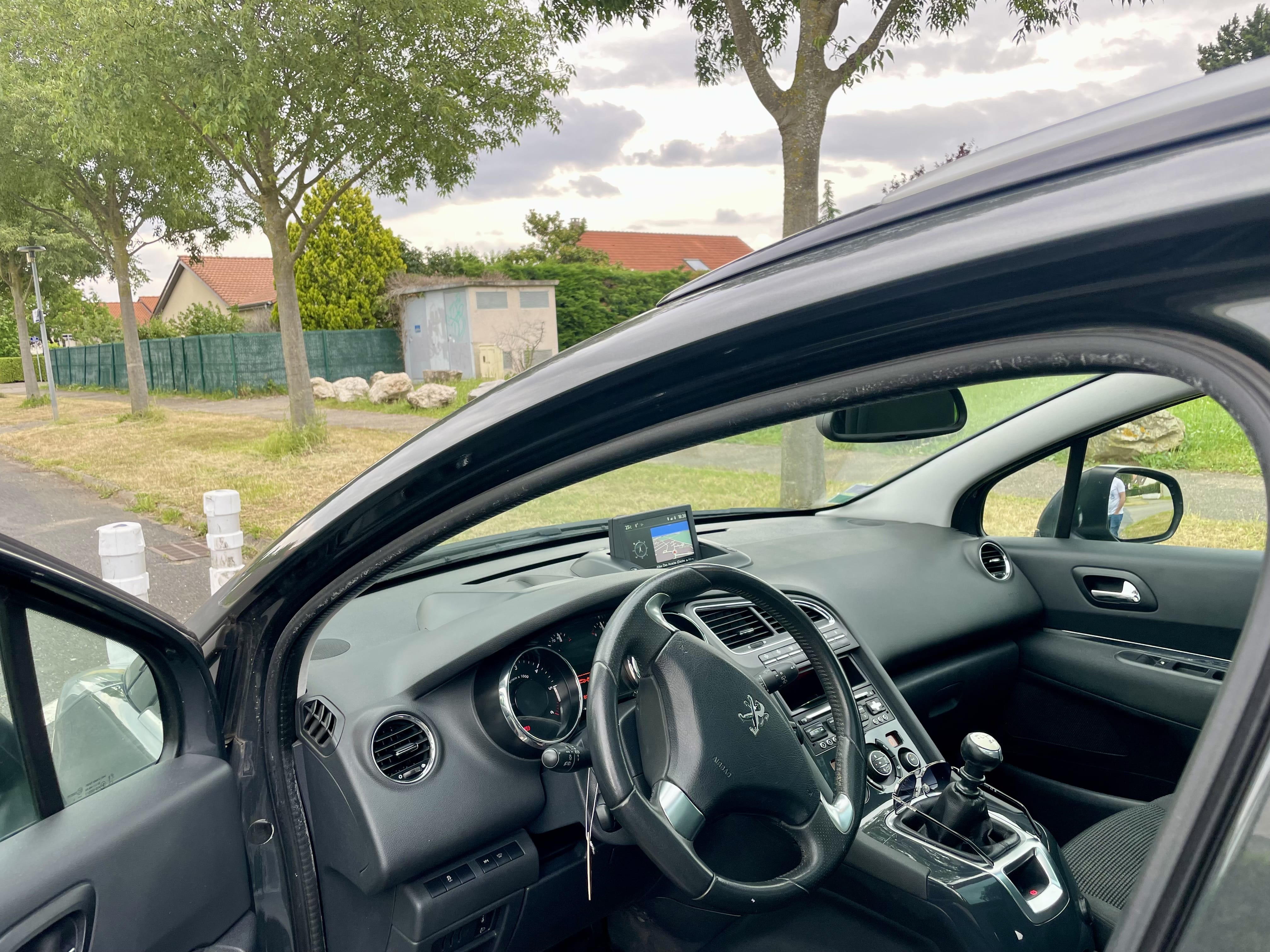 Peugeot 5008 2.0 hdi avec Audio Bluetooth