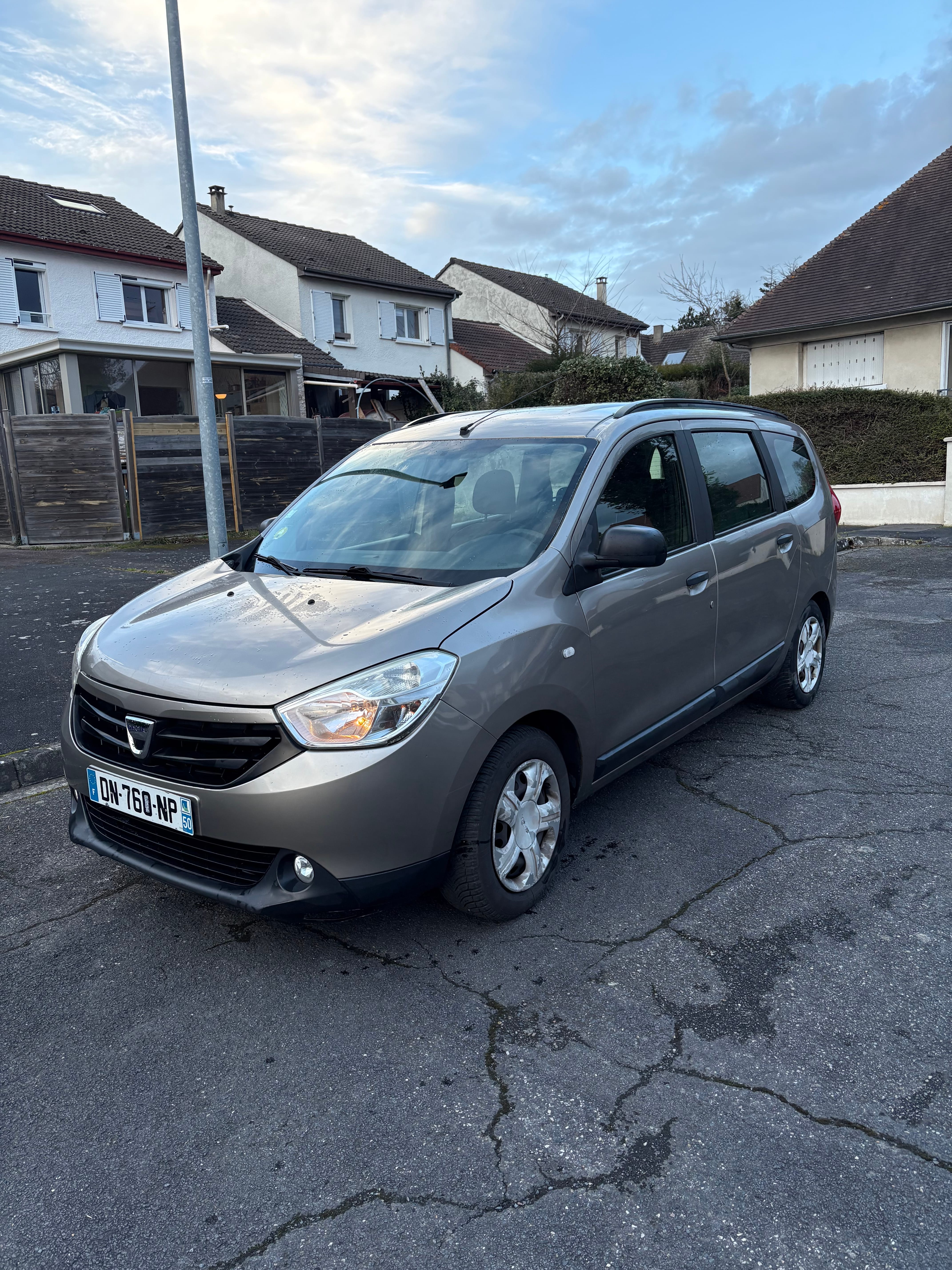 Dacia Lodgy, 2015, Diesel, 7 places