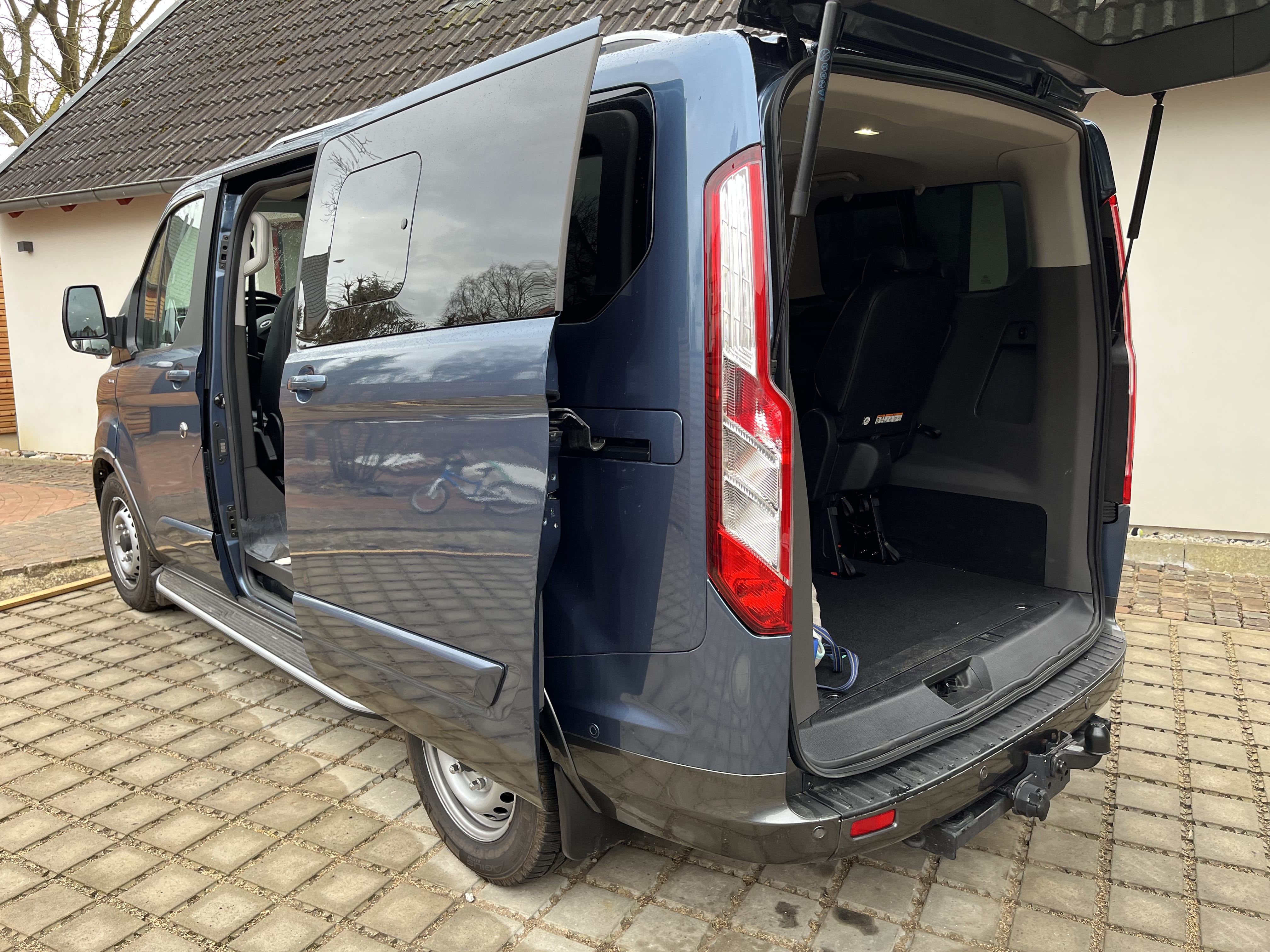 Ford Tourneo Custom mit Navigationsgerät