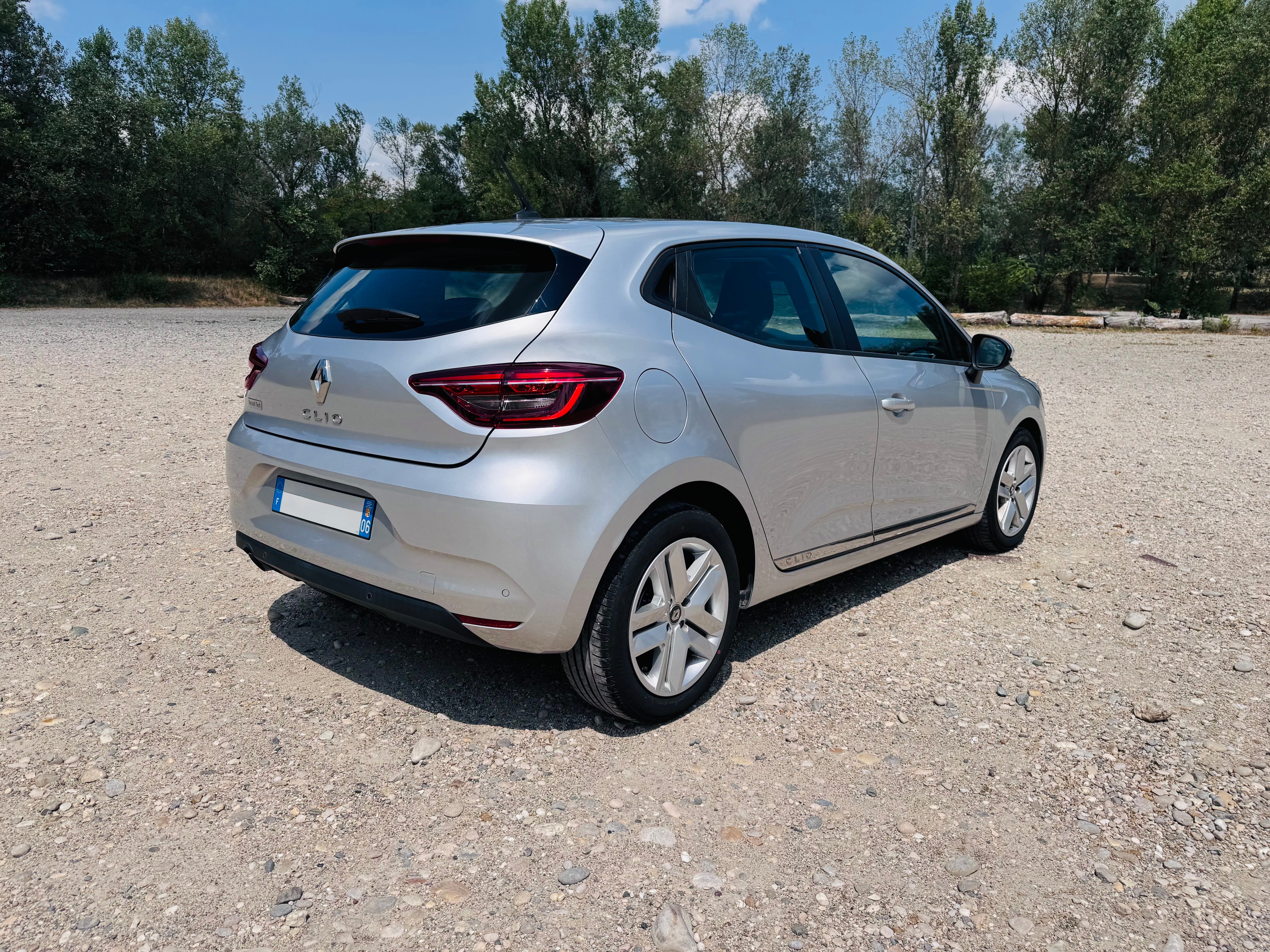 Renault Clio avec Siège bébé