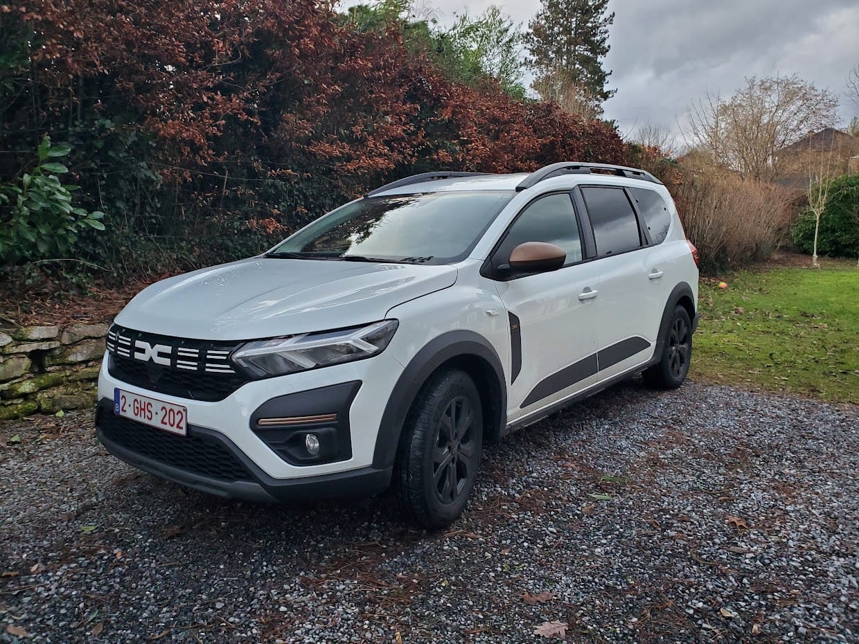 Dacia Jogger, 2024, Euro 95 (E10) / Elektrisch (hybride), automatisch, 7 zitplaatsen