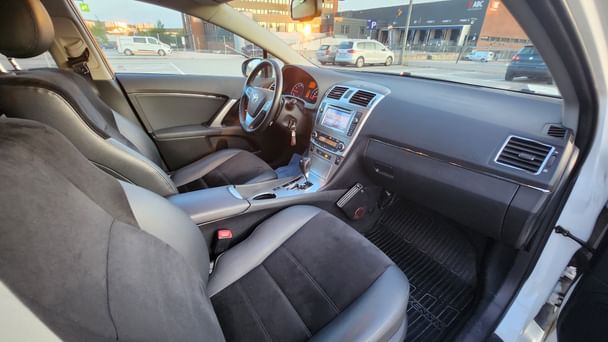 Toyota Avensis SW 1,8 Bensin, Automat, Stasjonsvogn, Hengerfeste, Takstativ med GPS