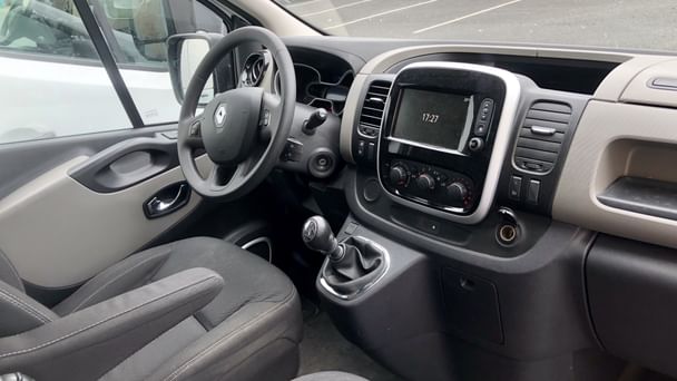 Renault Trafic Louez un utilitaire Gare ST Jean Idéal pour déménagements et transports professionnels
